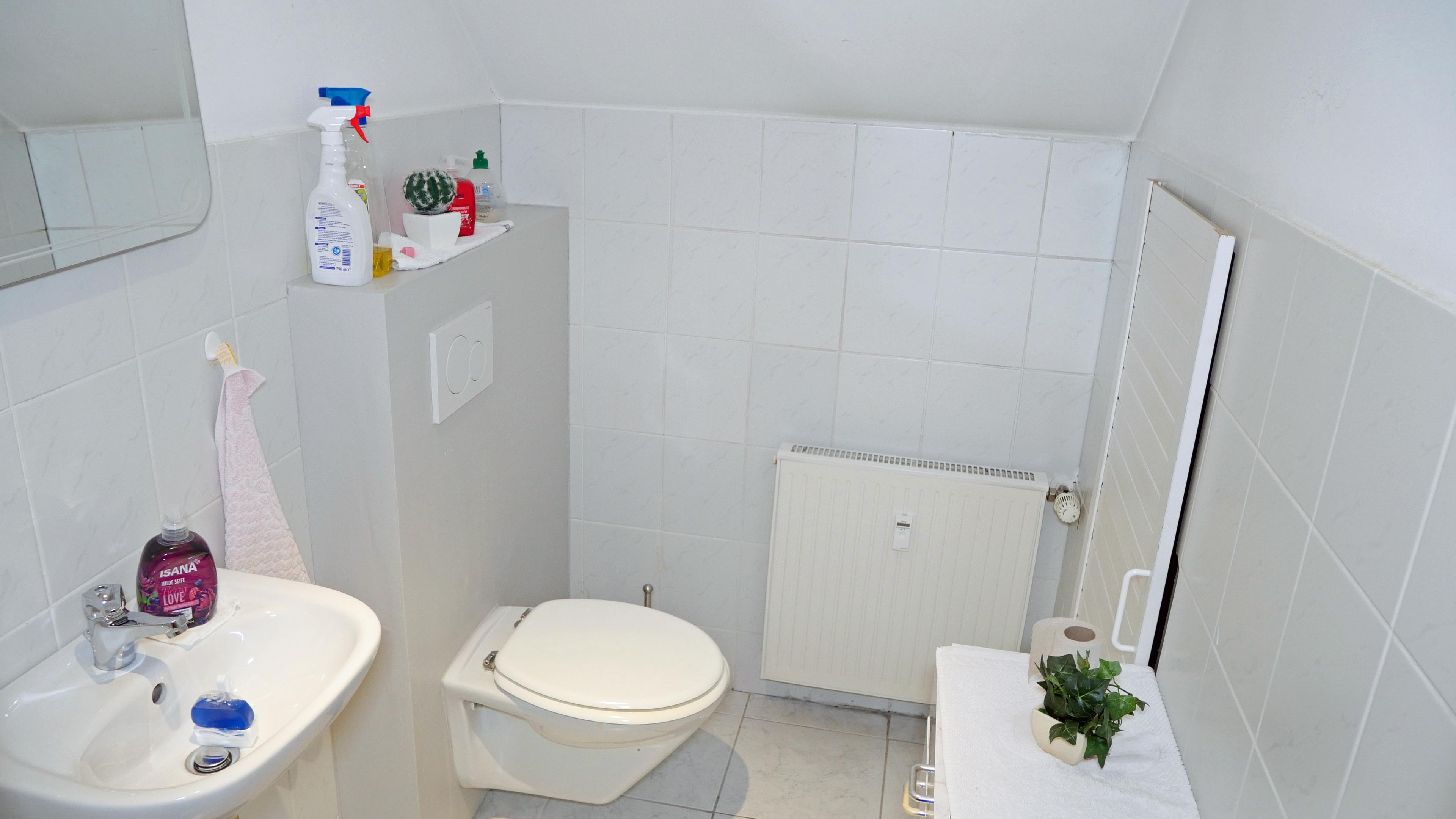 Morsbach: Preiswert und sofort beziehbar, ...separatem WC. Weitere Toilette im Erdgeschoss