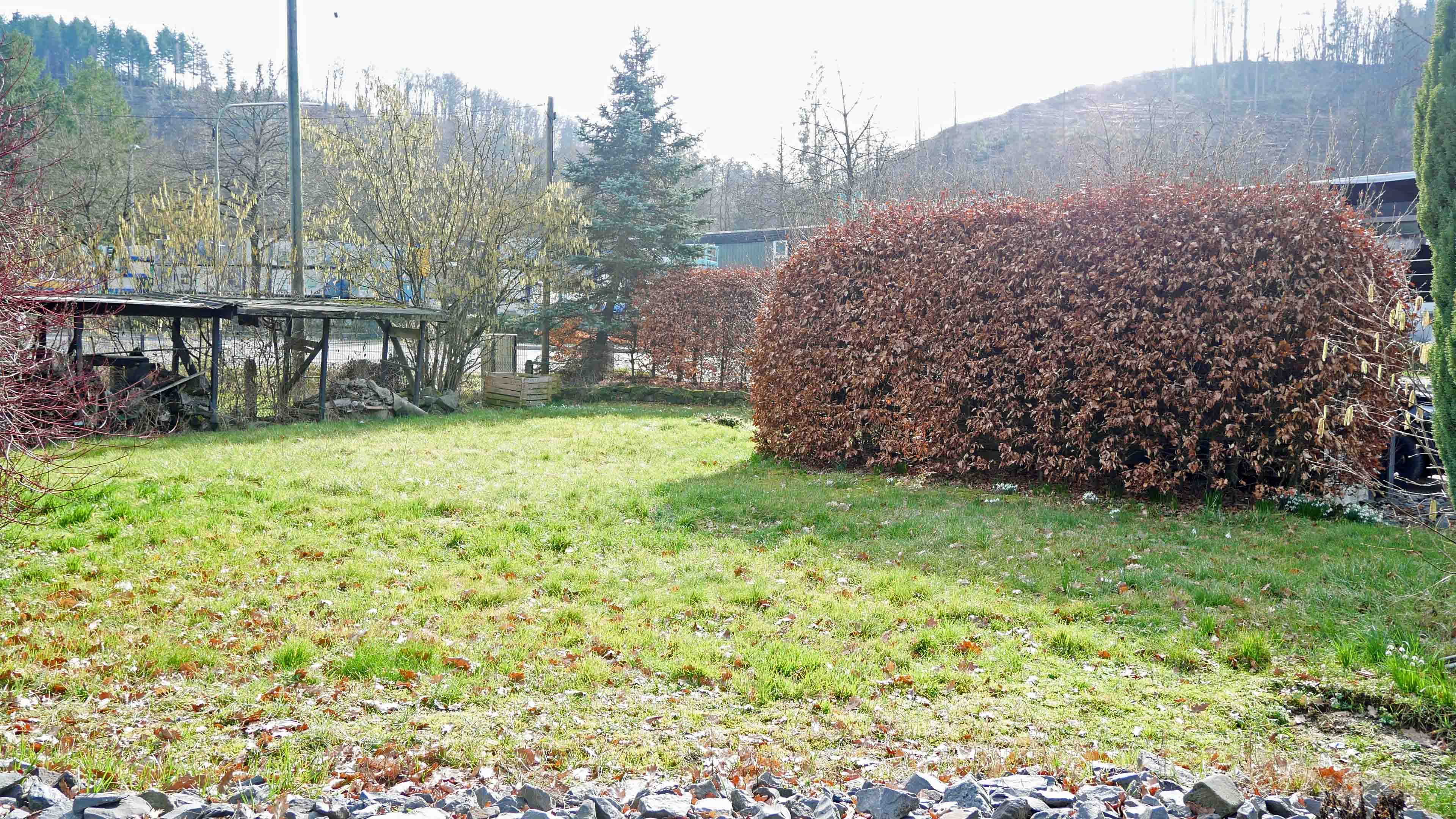 Morsbach: Preiswert und sofort beziehbar, ebene Rasenfläche (früherer Nutzgarten)