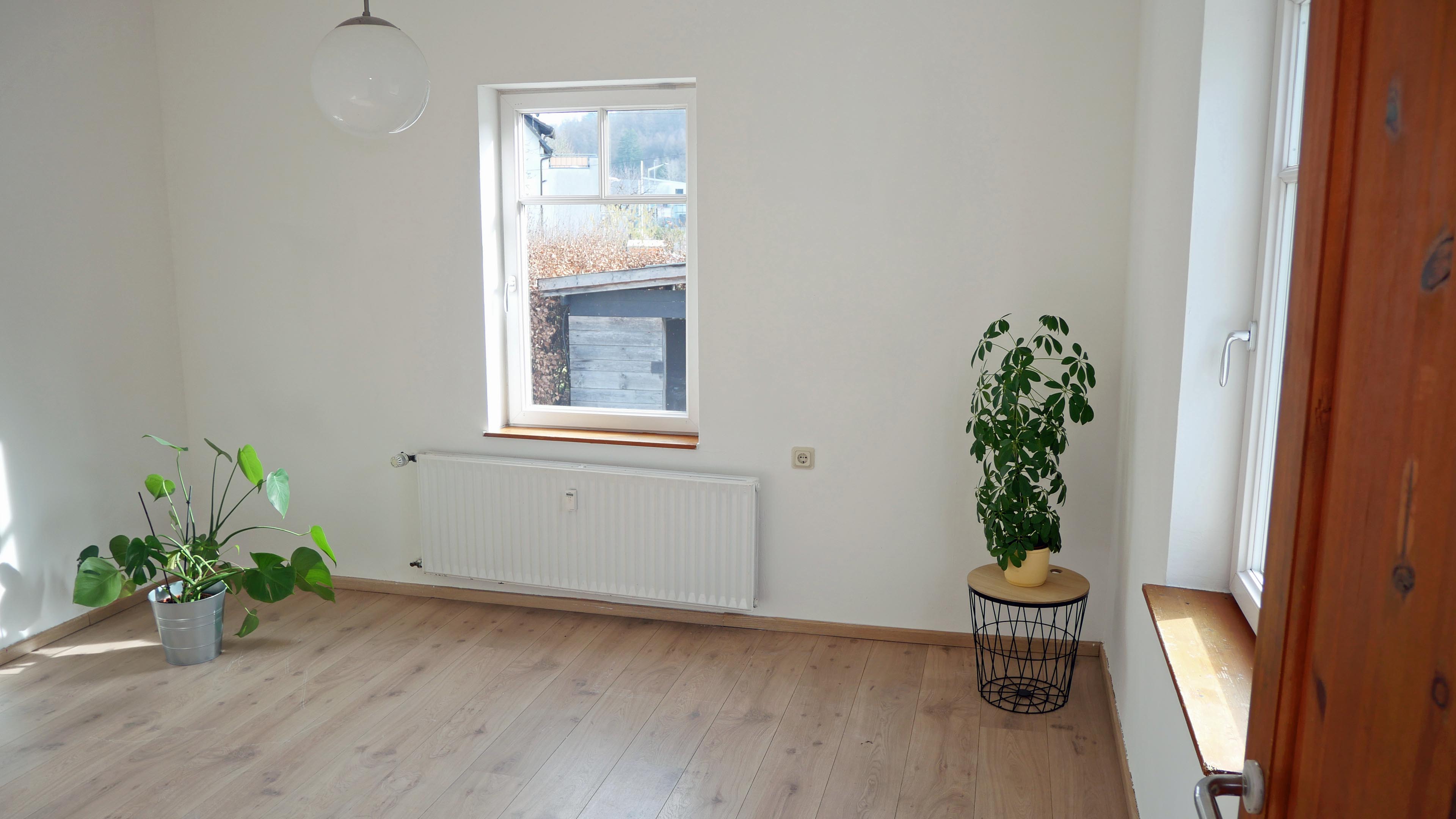 Morsbach: Preiswert und sofort beziehbar, Wohnzimmer (jetzt aufgeteilt in 2 Zimmer)