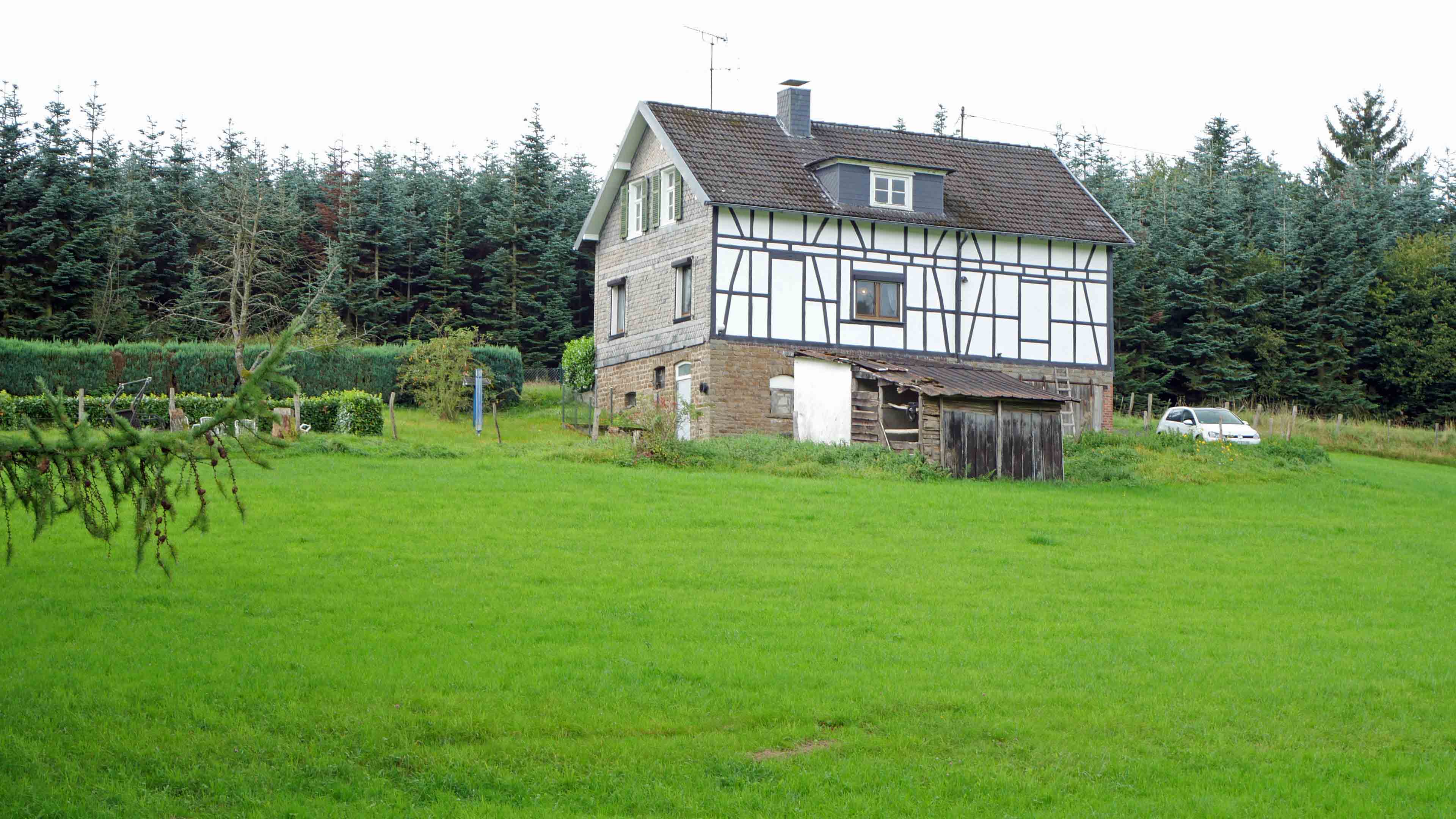 Reichshof-Hahn: Alleinlage auf 4.677 m² Grundstück am Ortsrand