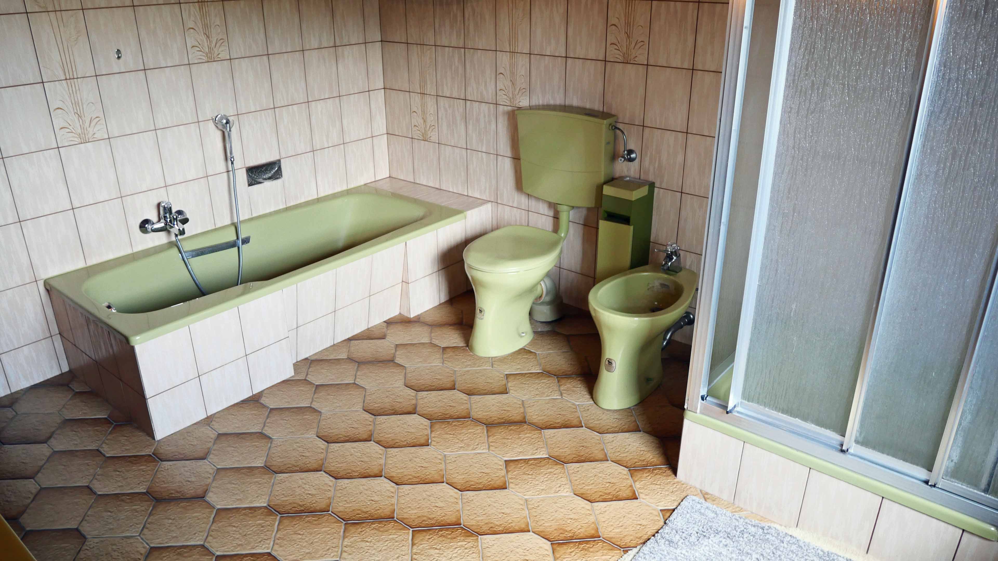 Morsbach: Perfekt für die große Familie - 1-2 Familienhaus in einzigartig guter Wohnlage  , ...großes Badezimmer (10,5 m²)