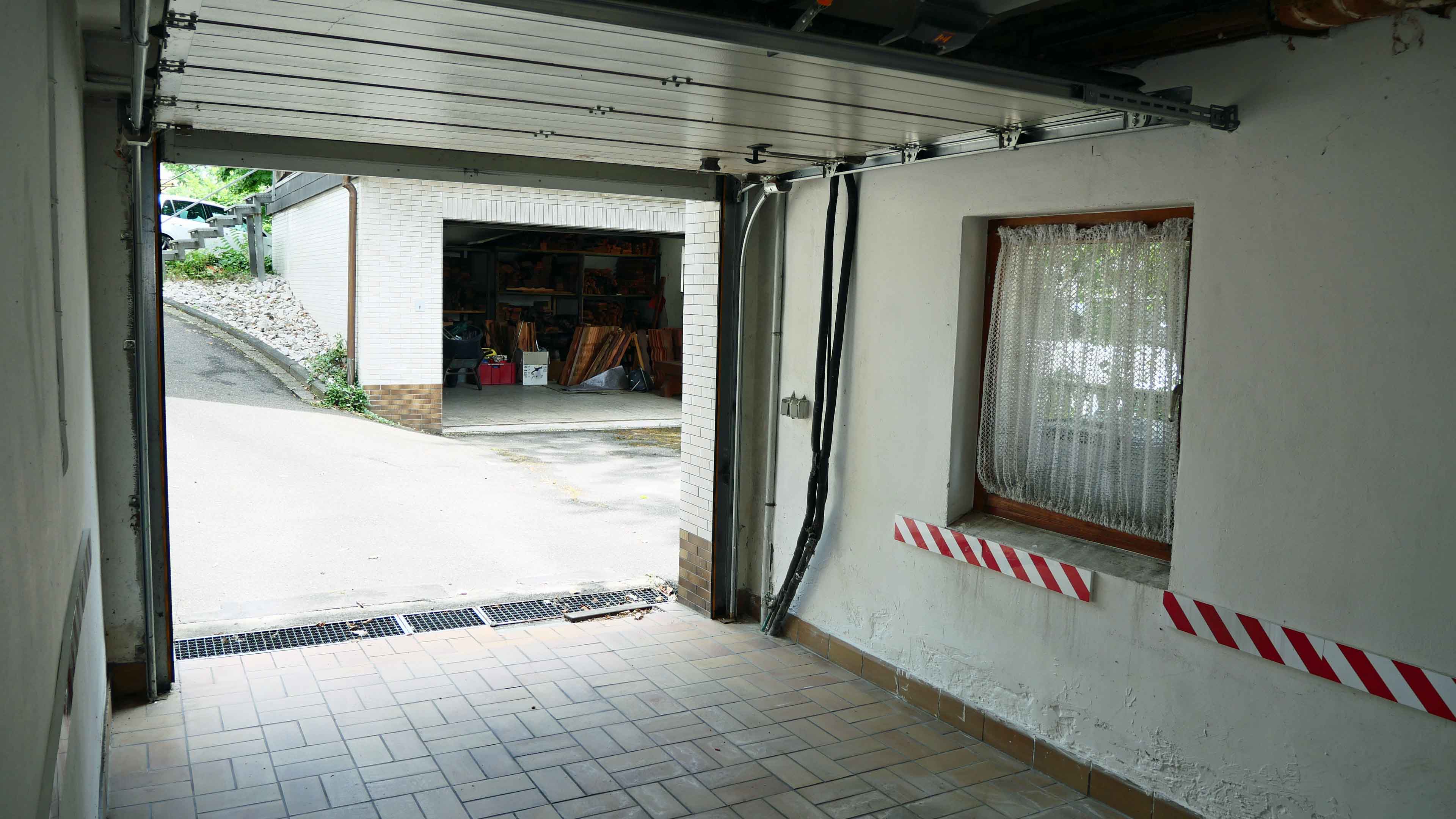 Morsbach: Perfekt für die große Familie - 1-2 Familienhaus in einzigartig guter Wohnlage  , zwei Garagen: eine im Haus und eine nebenan
