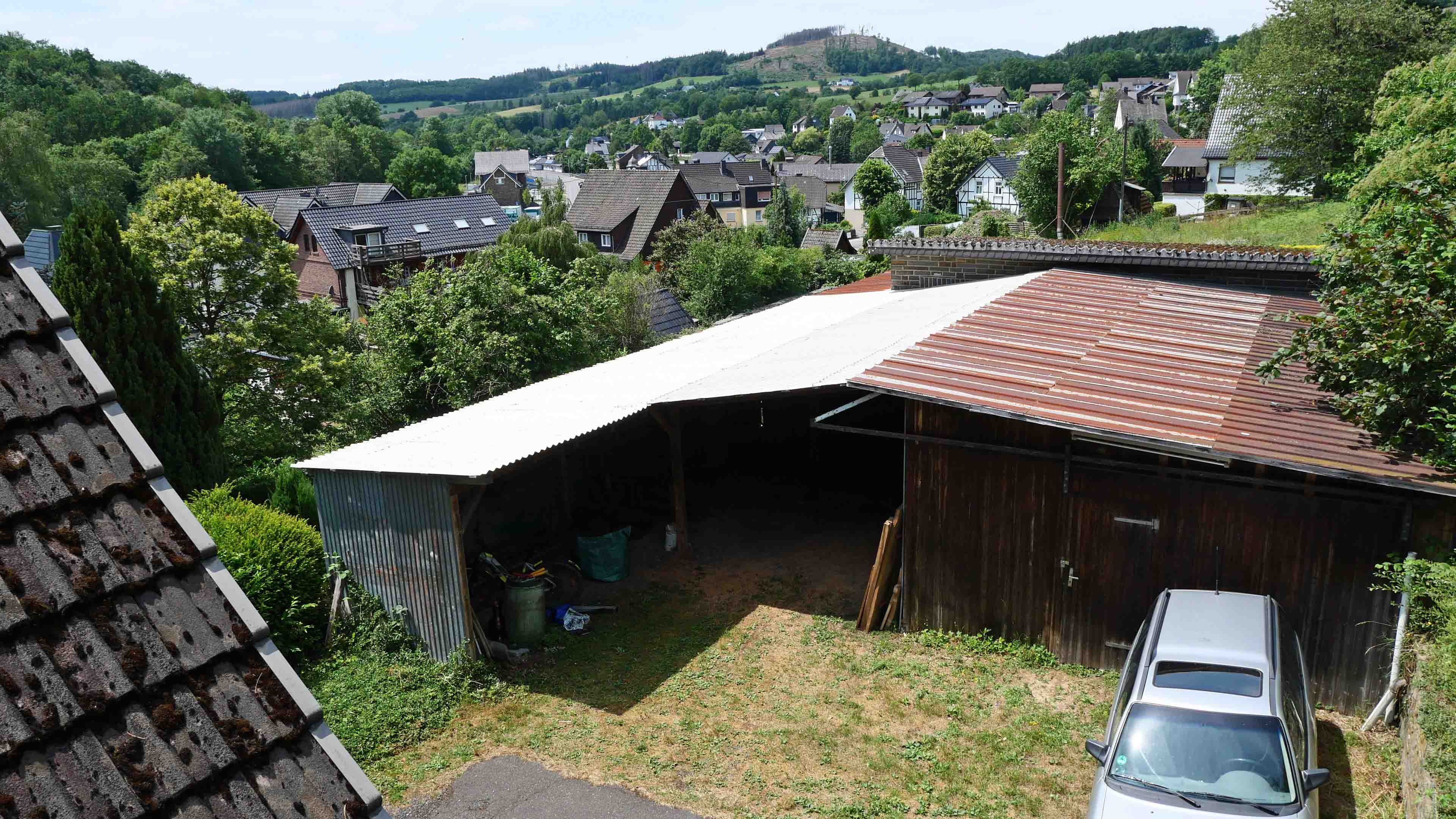 Morsbach: Perfekt für die große Familie - 1-2 Familienhaus in einzigartig guter Wohnlage  , optional für 50.000 €: Werkstatt und Garagen