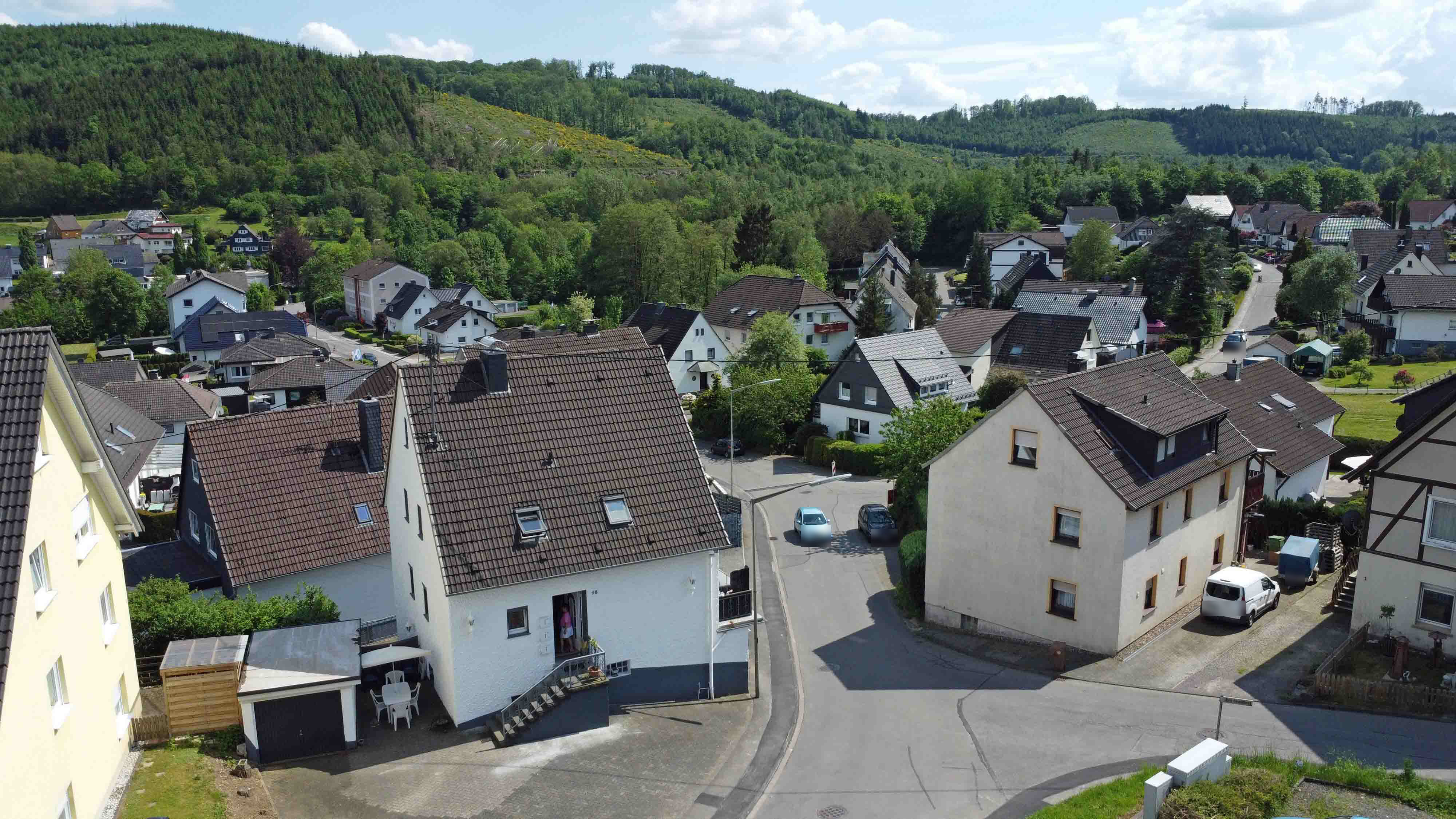 Bergneustadt-Wiedenest: 7 % Rendite - Wohnhaus mit 5 Appartements, Ortskern: 700 m entfernt, Bergneustadt: 3 km 