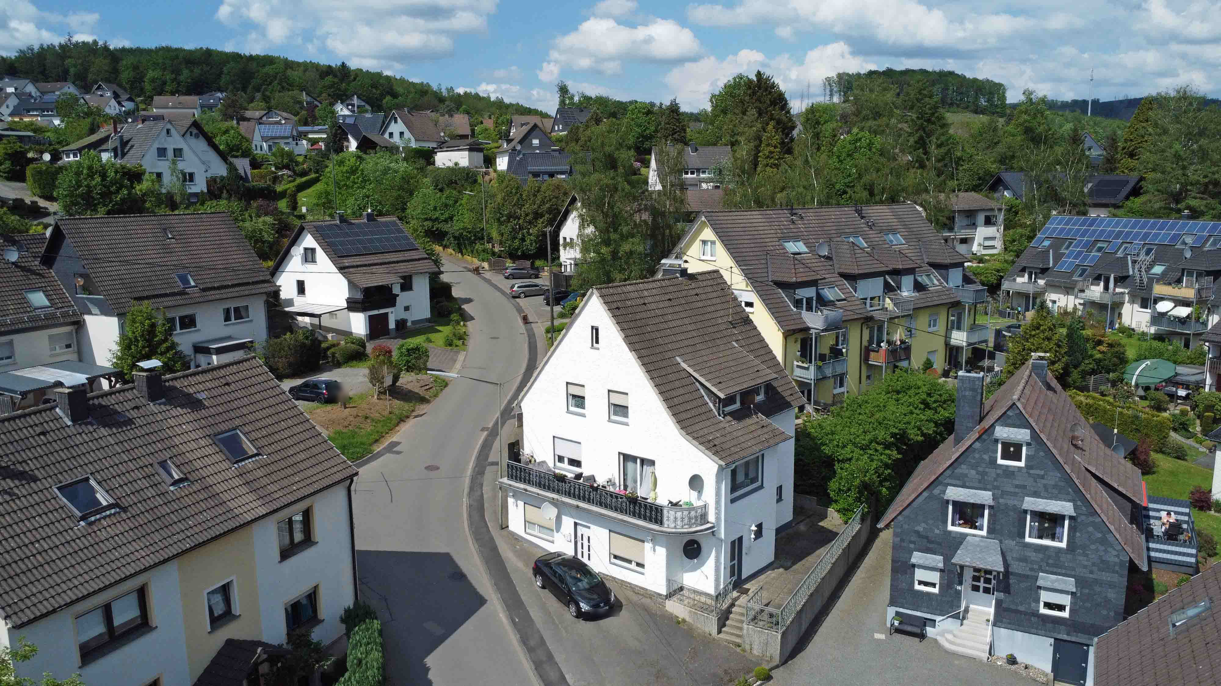 Bergneustadt-Wiedenest: 7 % Rendite - Wohnhaus mit 5 Appartements, ruhige in einem Wohngebiet