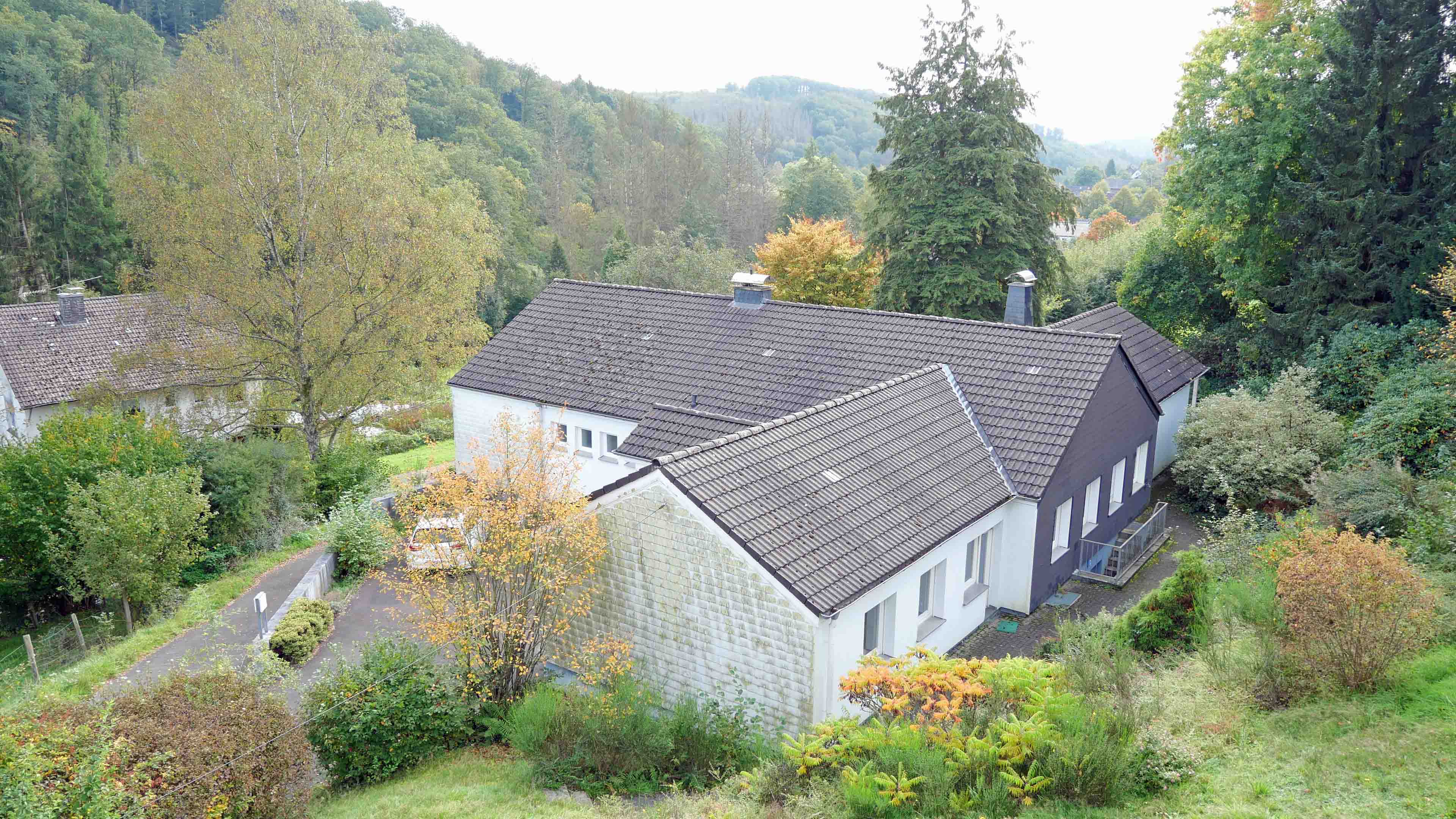 Morsbach-Holpe: Bungalow mit 241 m² Wohnfläche, herrliche, ungestörte Lage in der Natur 