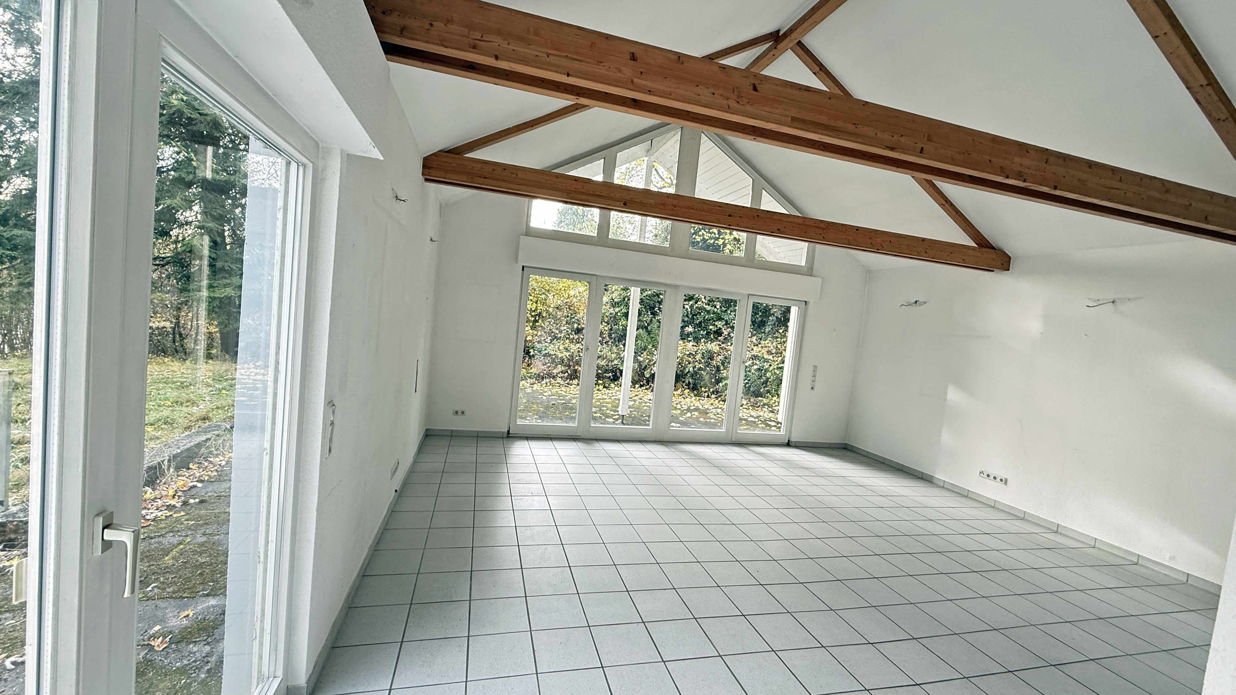 Morsbach-Holpe: Ruhige, ungestörte Ortsrandlage, Blick ins 48 m² große, lichtdurchflutete...