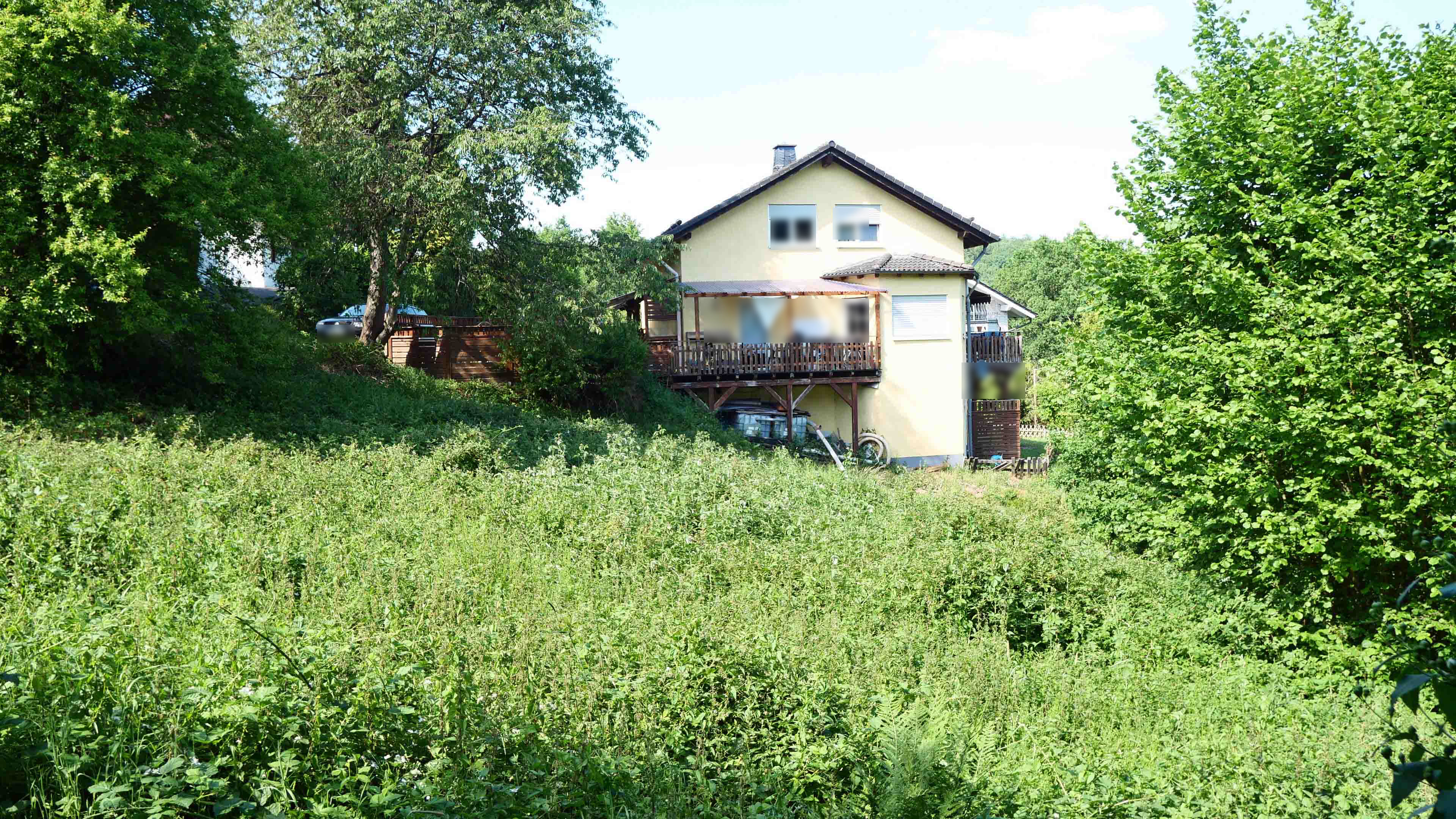 Morsbach-Holpe: Idealer Bauplatz für ein Haus mit mehreren Etagen, mögliche Bebauung: siehe Nachbarhaus