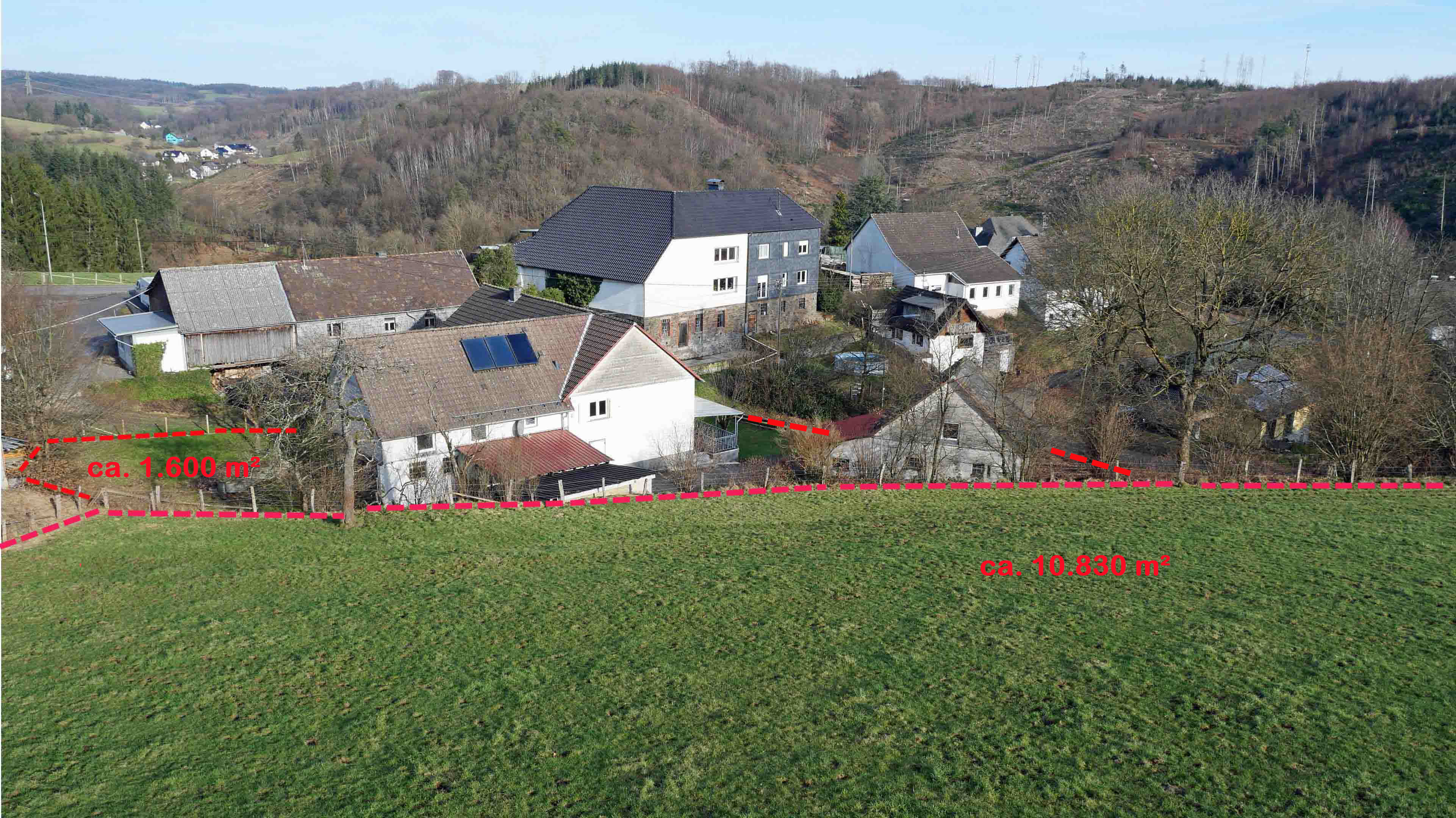 Morsbach-Ortseifen: Bauernhaus mit ELW, 2 Garagen, 2 Carports, Stall und 1,1 ha Weide, ruhige Naturlage am Ortsrand eines kleinen Dorfes