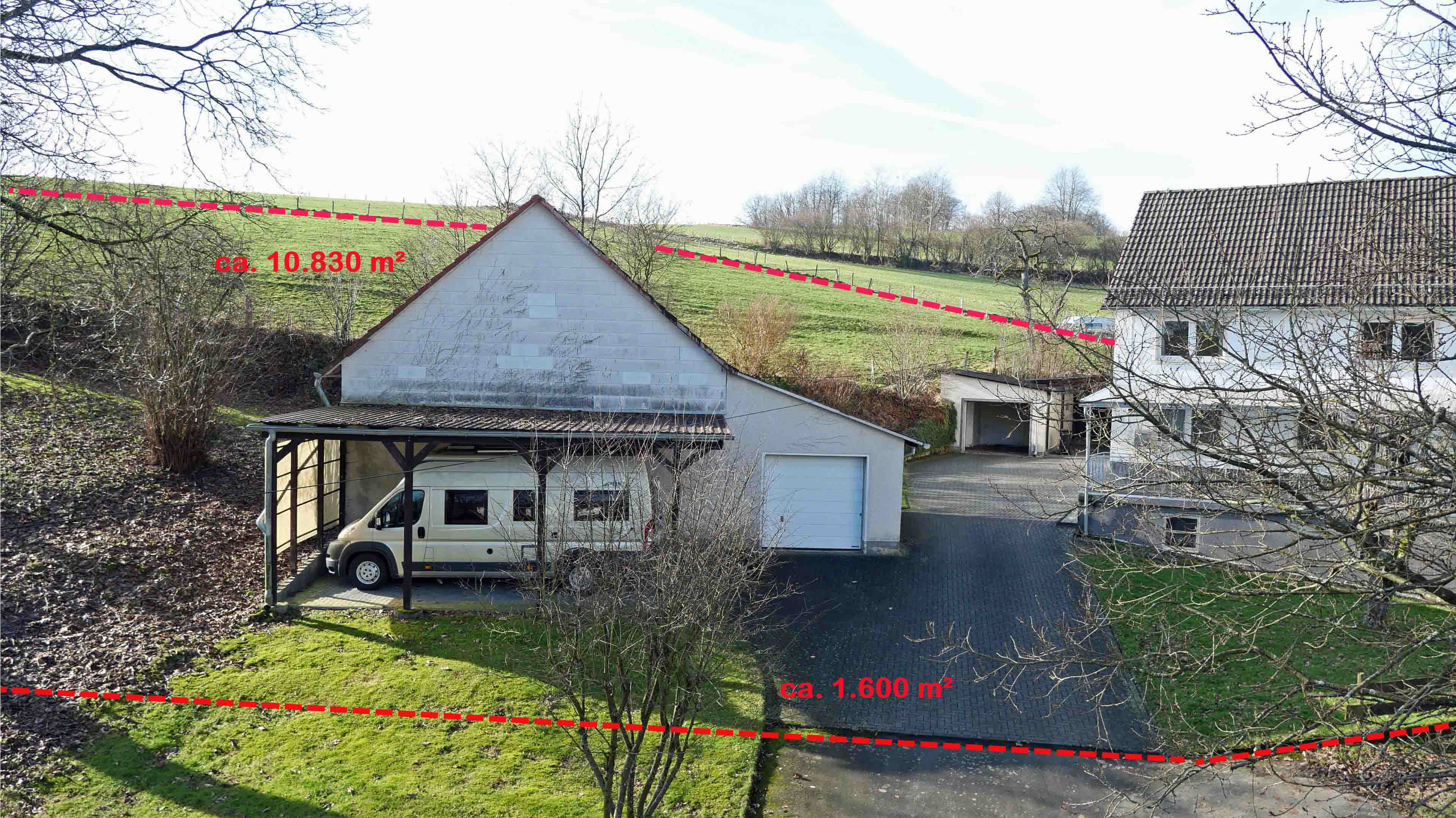 Morsbach-Ortseifen: Bauernhaus mit ELW, 2 Garagen, 2 Carports, Stall und 1,1 ha Weide, Bauernhof auf insges. 12.429 m² Grundstück