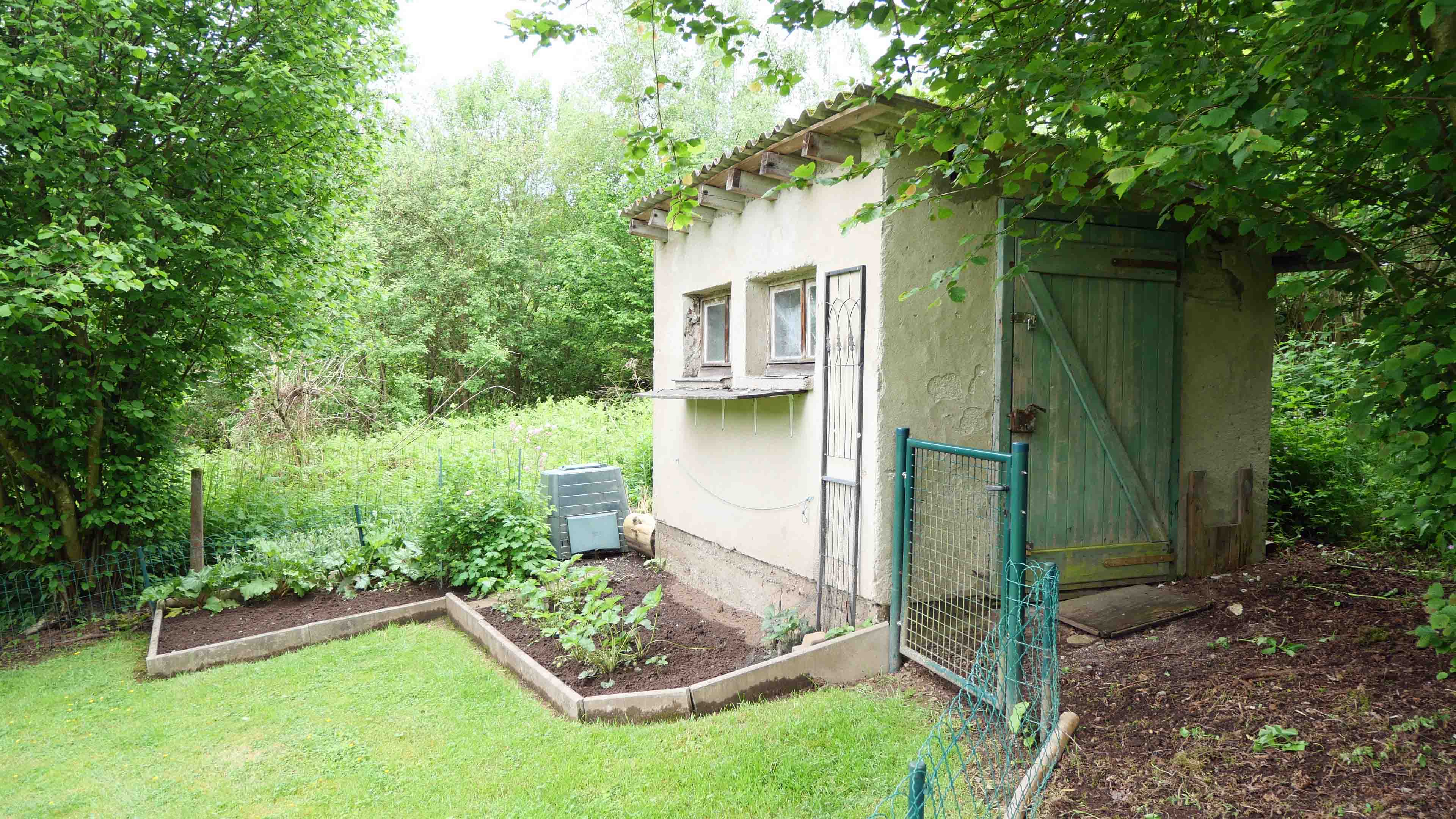 Morsbach-Volperhausen: Einmalig schön in der Natur gelegen, massives Gartenhaus/ ehem. Hühnerstall