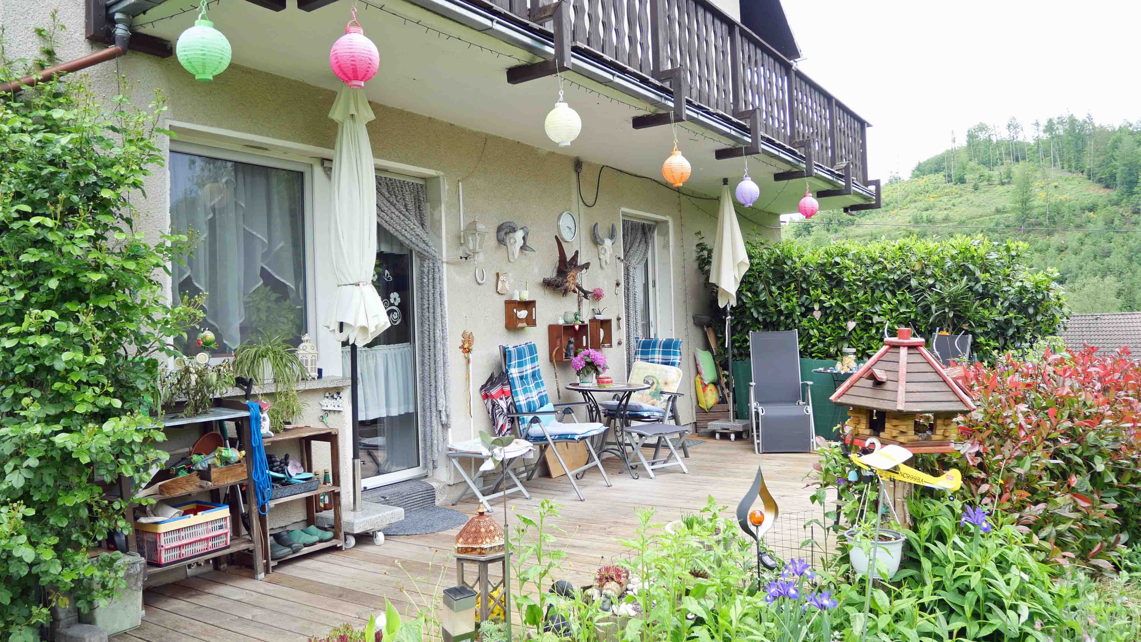 Morsbach-Volperhausen: Einmalig schön in der Natur gelegen, ...Holzterrasse und großem Balkon