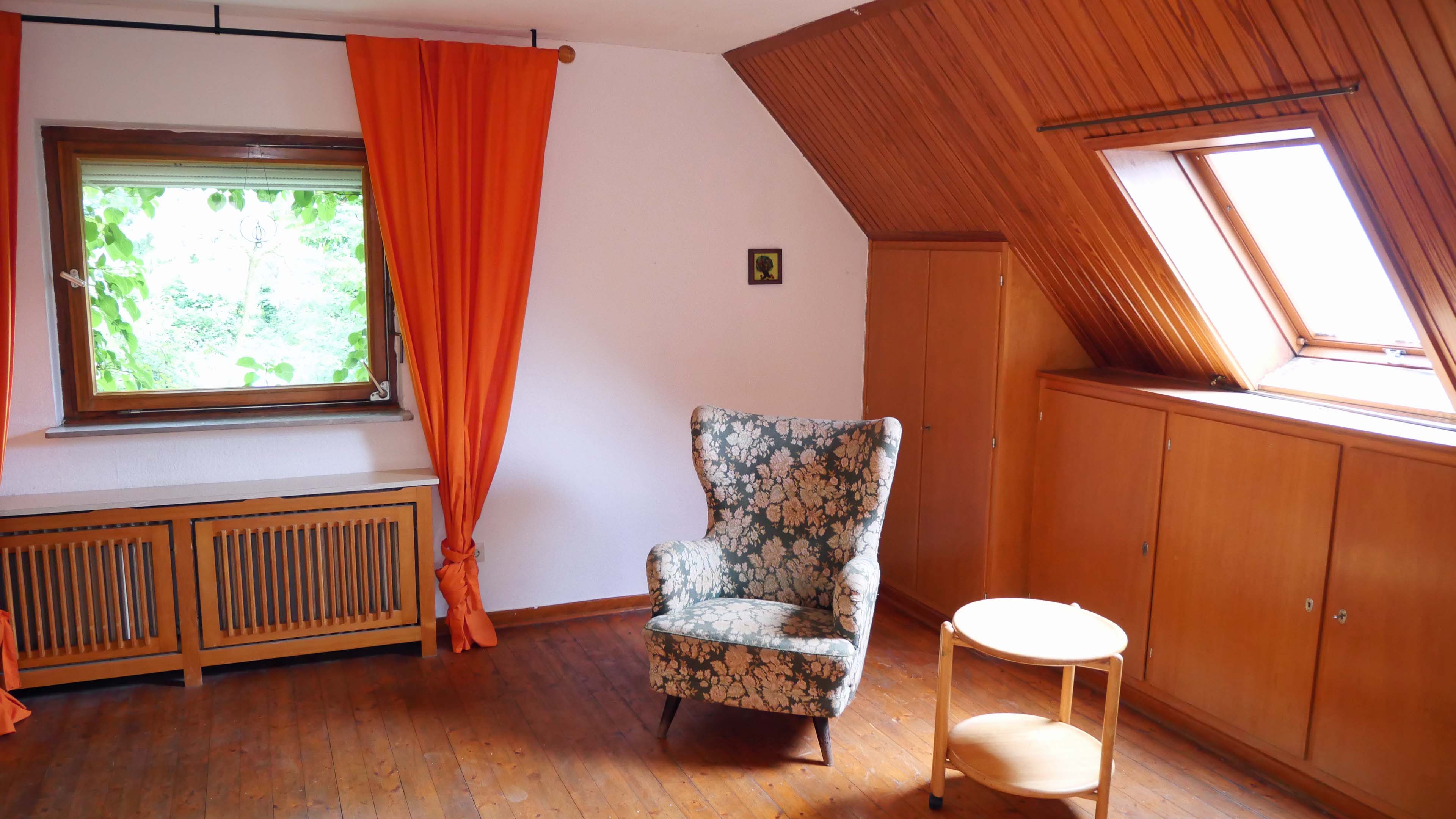 Waldbröl-Happach: Landhaus mit Stall/Scheune - perfekt fürs Landleben, zwei besonders gemütliche Zimmer in DG 