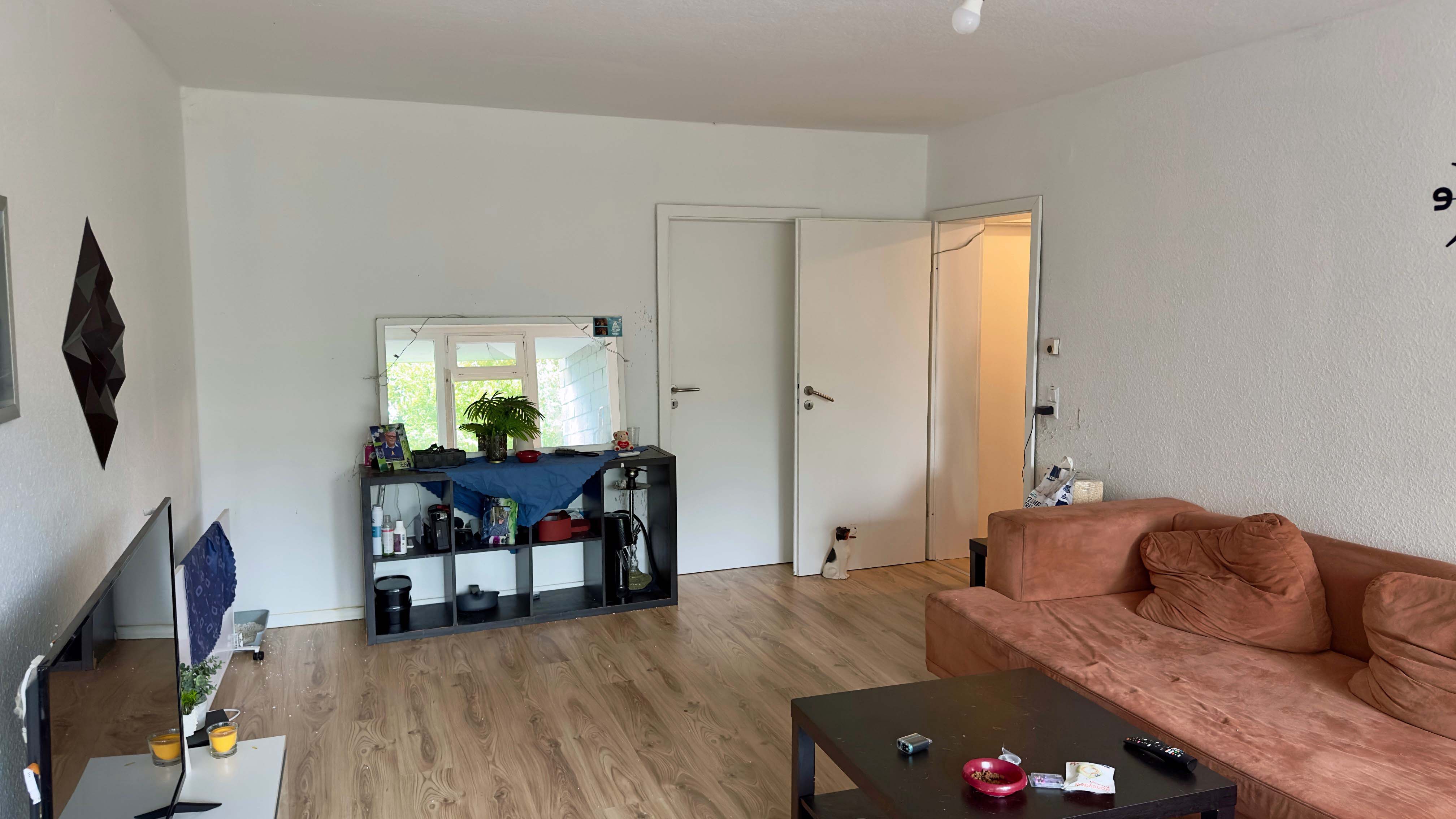 Verkauft - Gummersbach-Bernberg: Hier ist Kaufen günstiger als Mieten, Blick in das 25 m² große Wohnzimmer mit...
