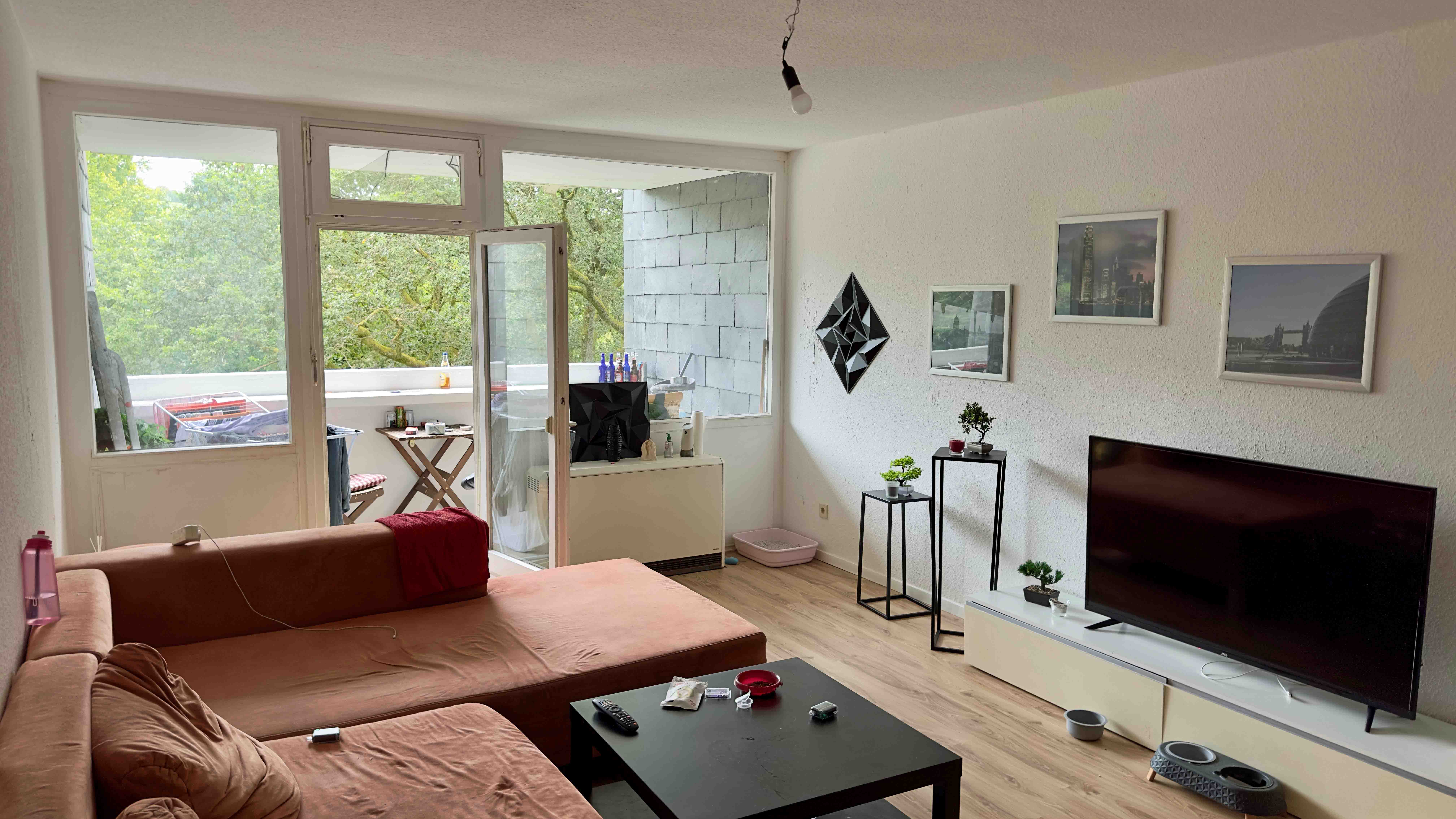 Verkauft - Gummersbach-Bernberg: Hier ist Kaufen günstiger als Mieten, ...Panoramafenster und Loggia