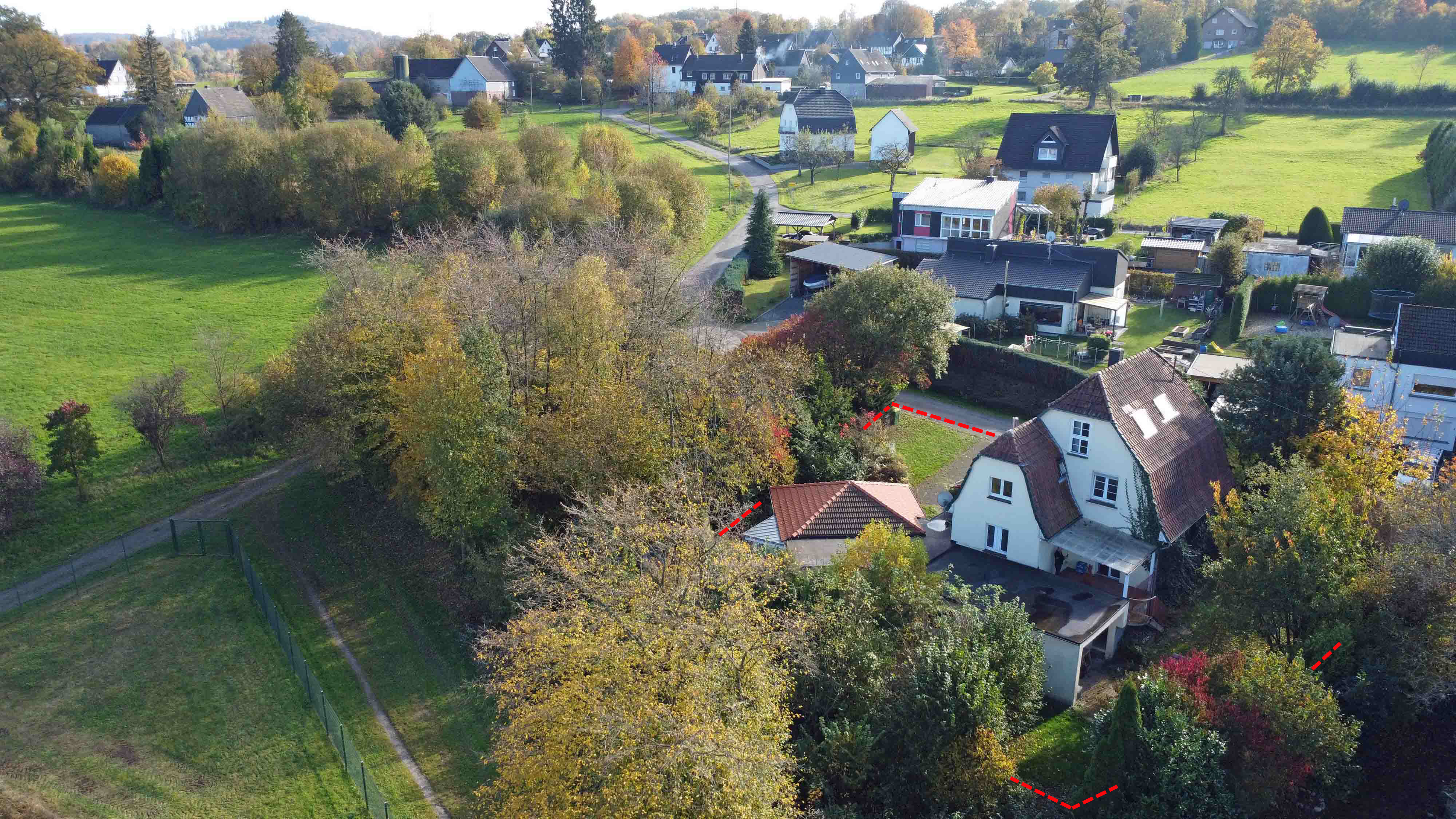 346 2-392 - VERKAUFT Reichshof-Brüchermühle: Mit viel Charme - Arzthaus mit angebauter Praxis