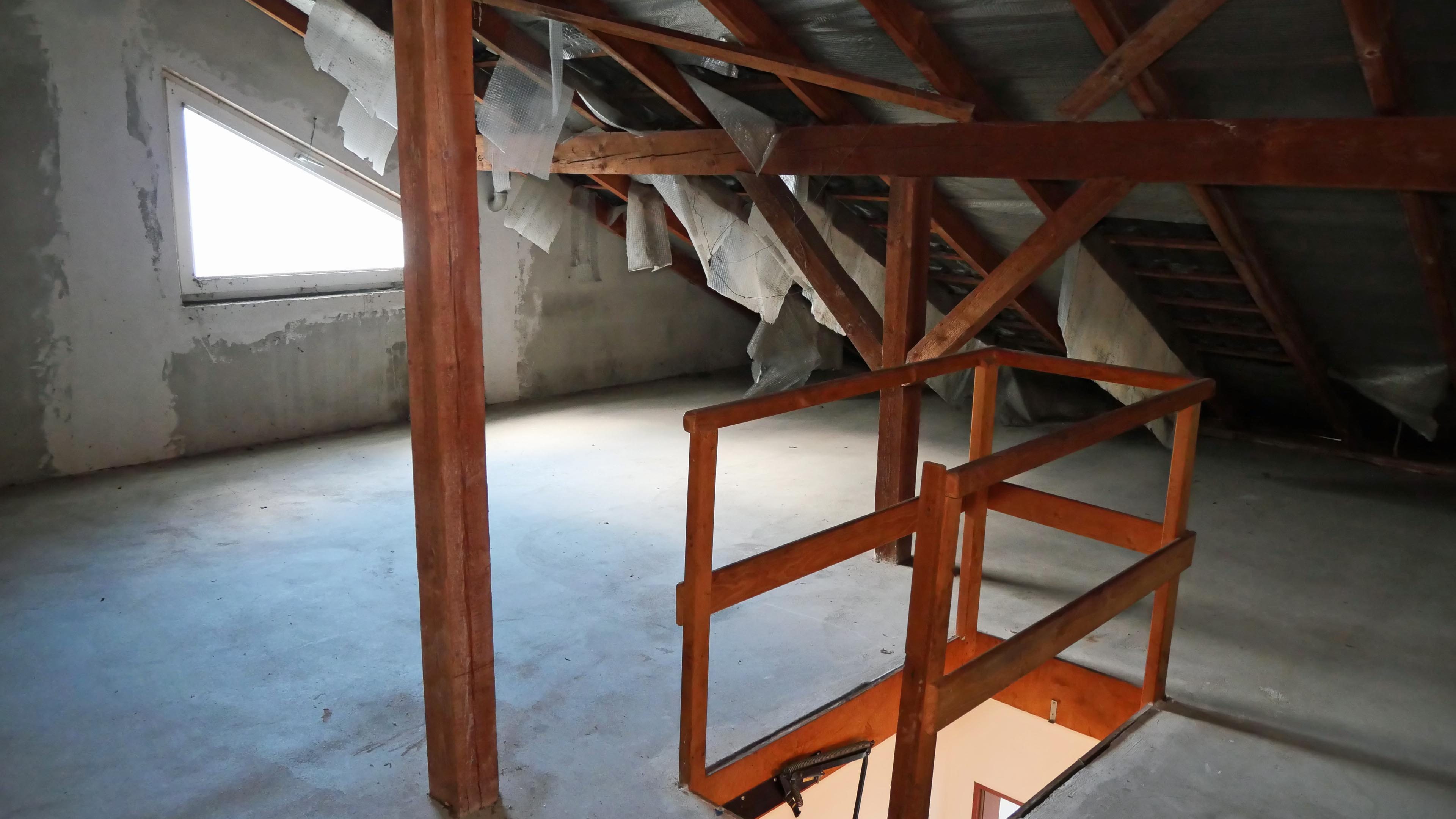 Morsbach: Doppelhaus - hier zahlt der Mieter Ihre Haushälfte ab, Ausbaureserve/Abstellraum unter dem Dach