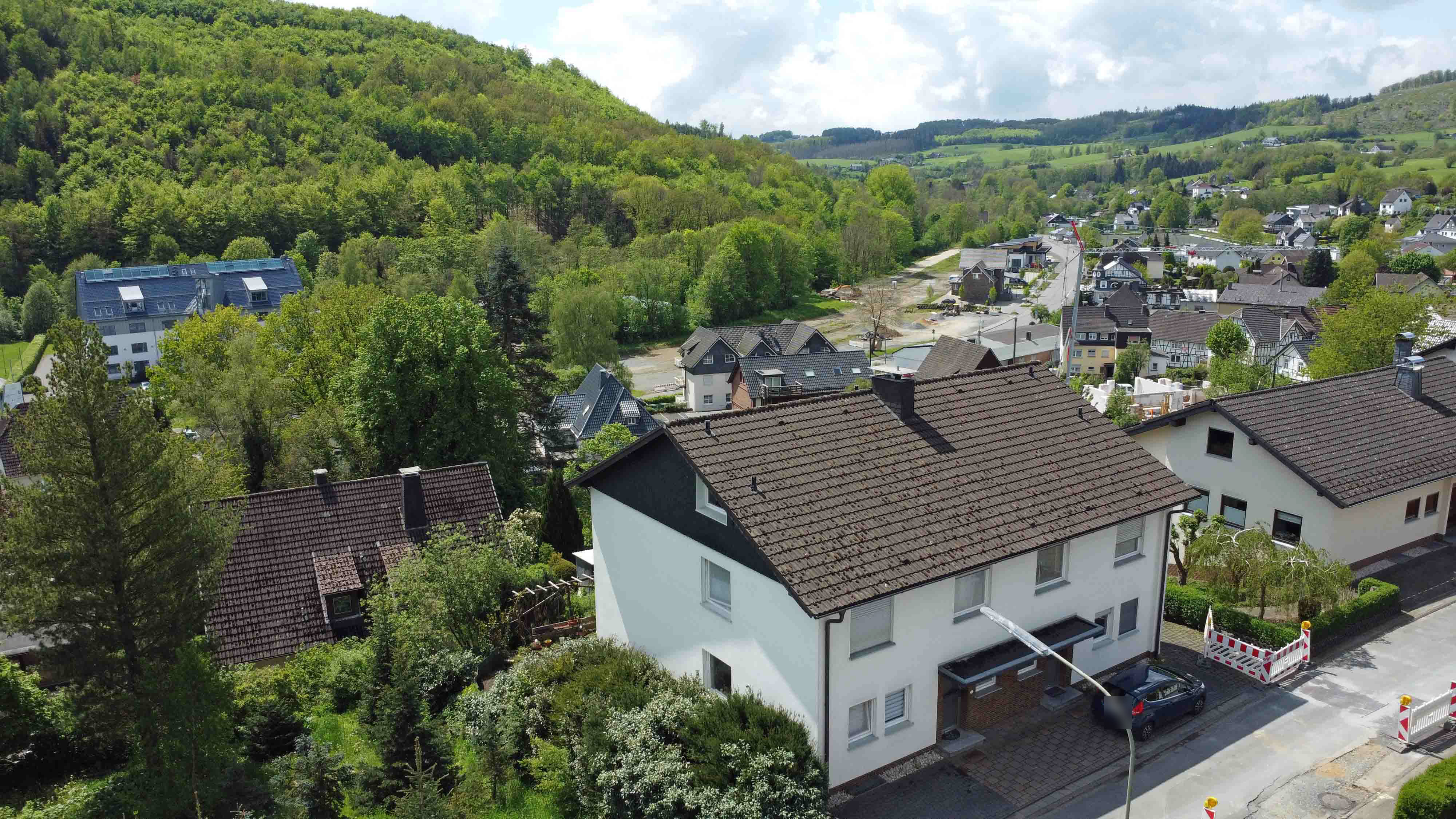Morsbach: Doppelhaus - hier zahlt der Mieter Ihre Haushälfte ab, grün, ruhig und trotzdem sehr zentral gelegen