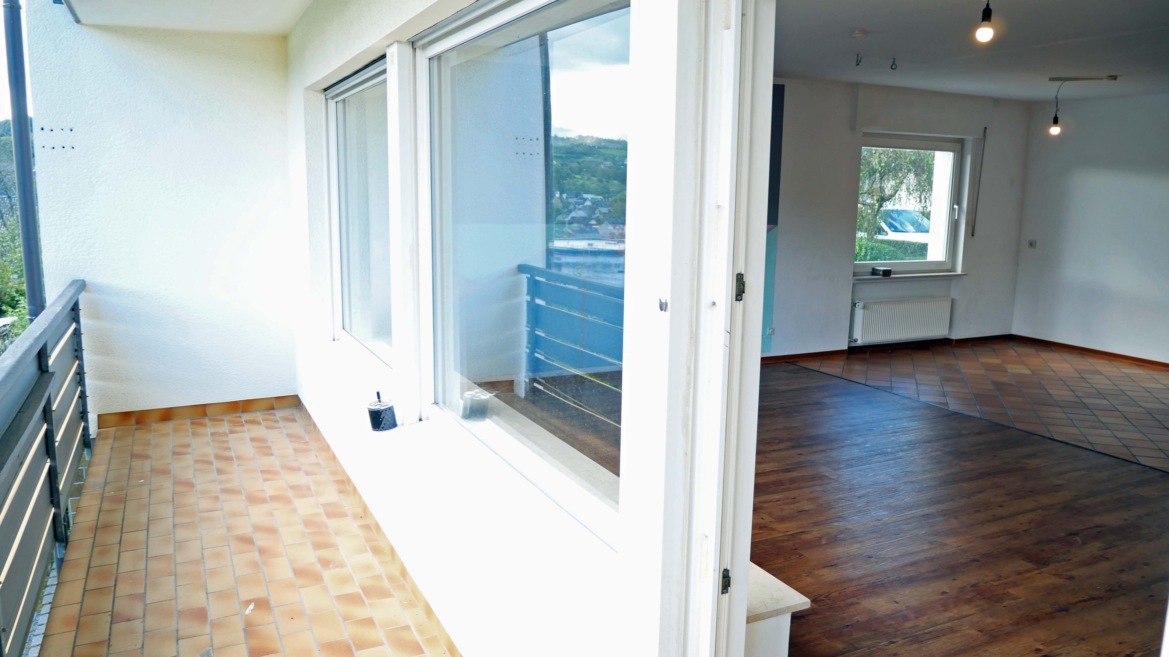 Morsbach: Doppelhaus - hier zahlt der Mieter Ihre Haushälfte ab, ...angrenzendem großen, überdachten Balkon