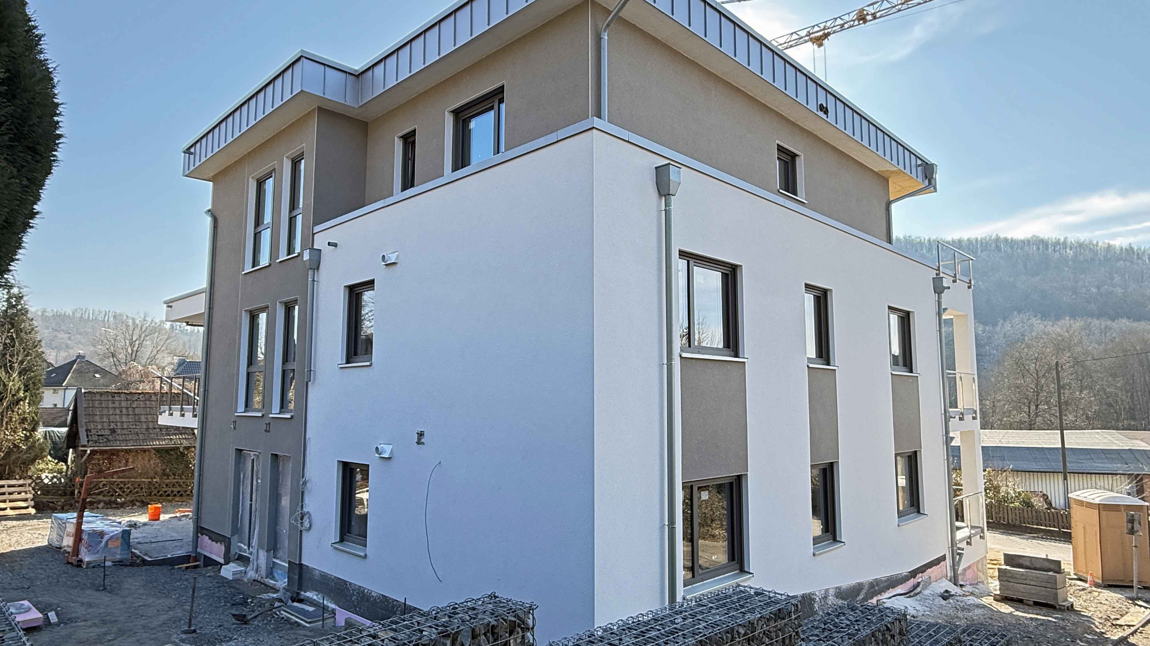 Morsbach: Exklusive Wohnungen (68 m² und 82 m²) neu und barrierefrei , 8-Parteienhaus zentral in Morsbach 