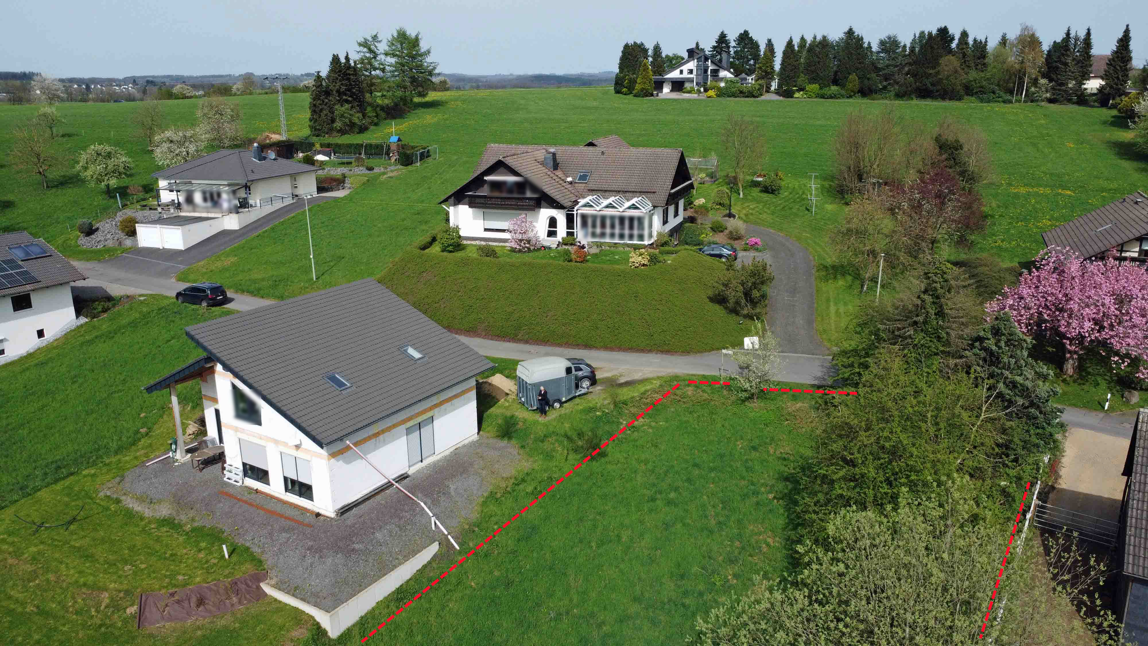 Windeck-Kohlberg: 936 m² Baugrundstück in ruhiger Ortsrandlage, mögliche Bebauung: - siehe Nachbarhäuser !