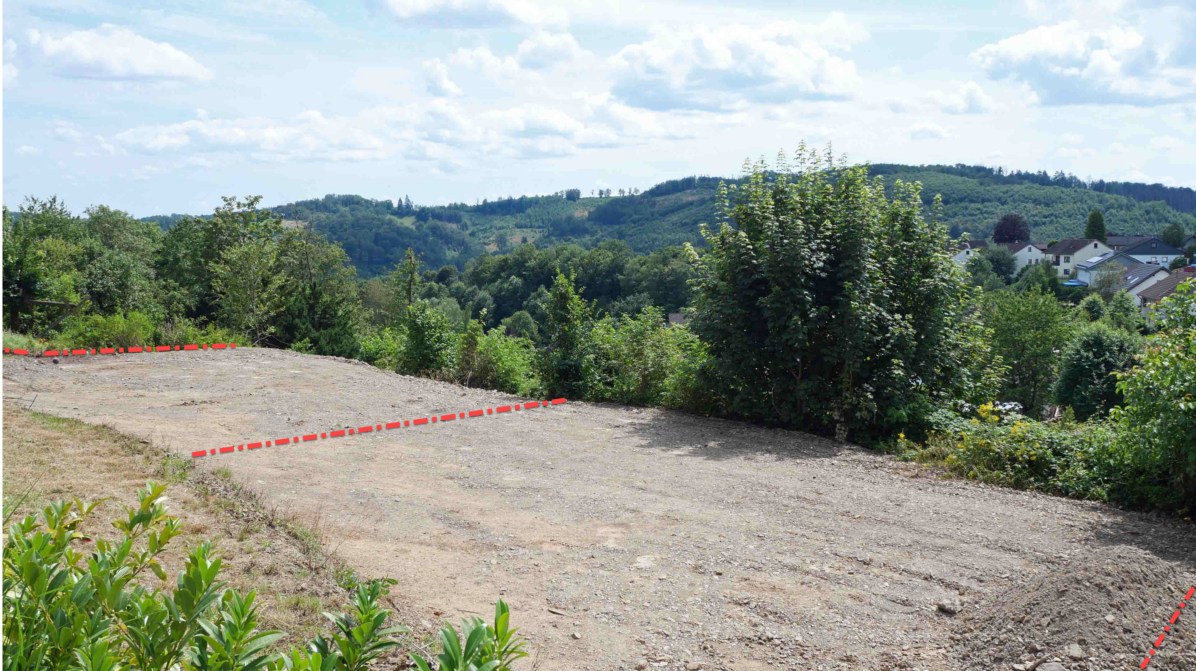 Morsbach: Baugrundstück mit genehmigtem Bungalow, Ansicht Grundstück (Nord-West) mit Fernblick 