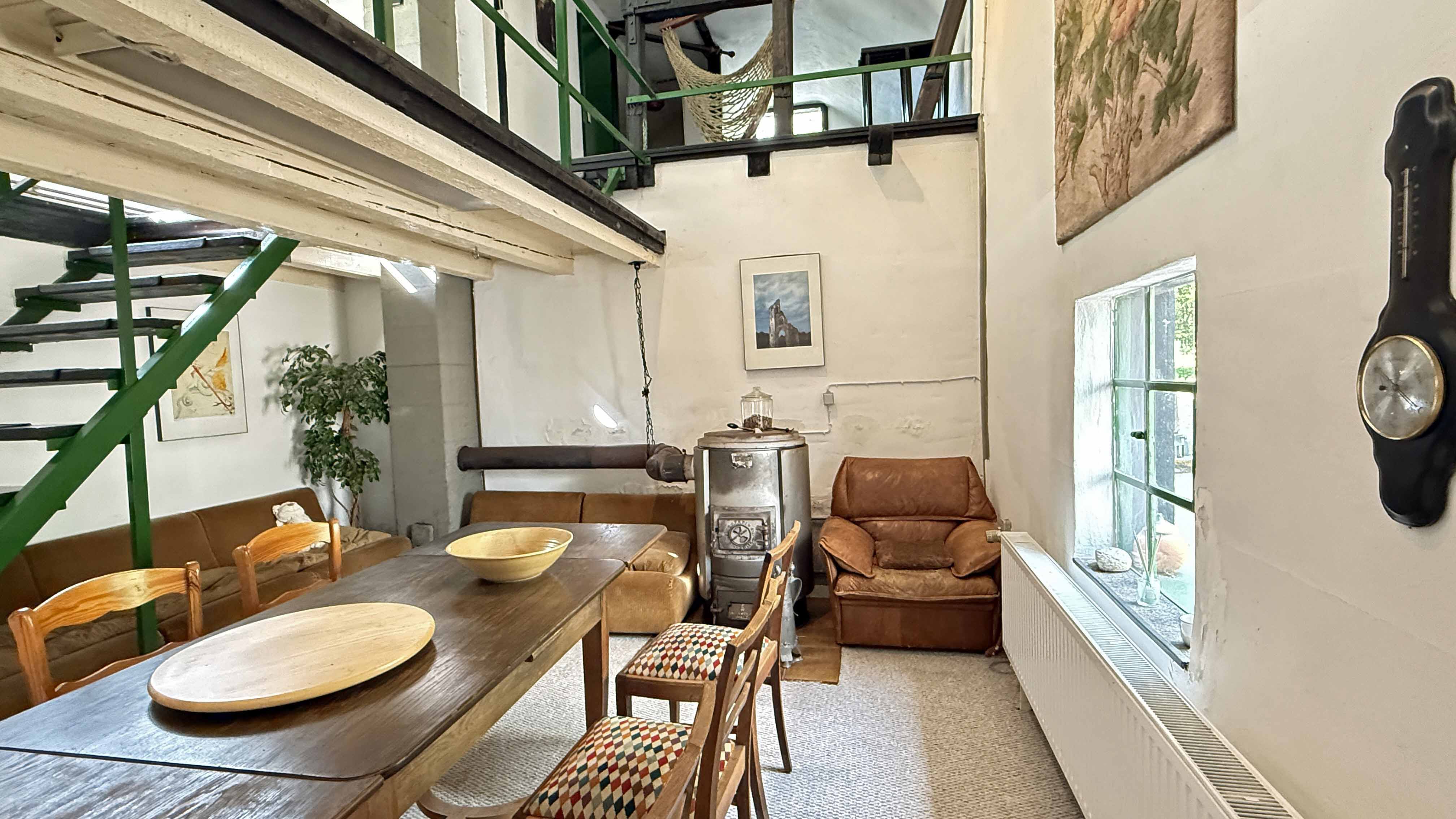 Wiehl-Mühlhausen: Künstler-Fachwerkhaus mit Atelier, ...Galerie und 71 m² beheizter Wohn-/ Nutzfläche