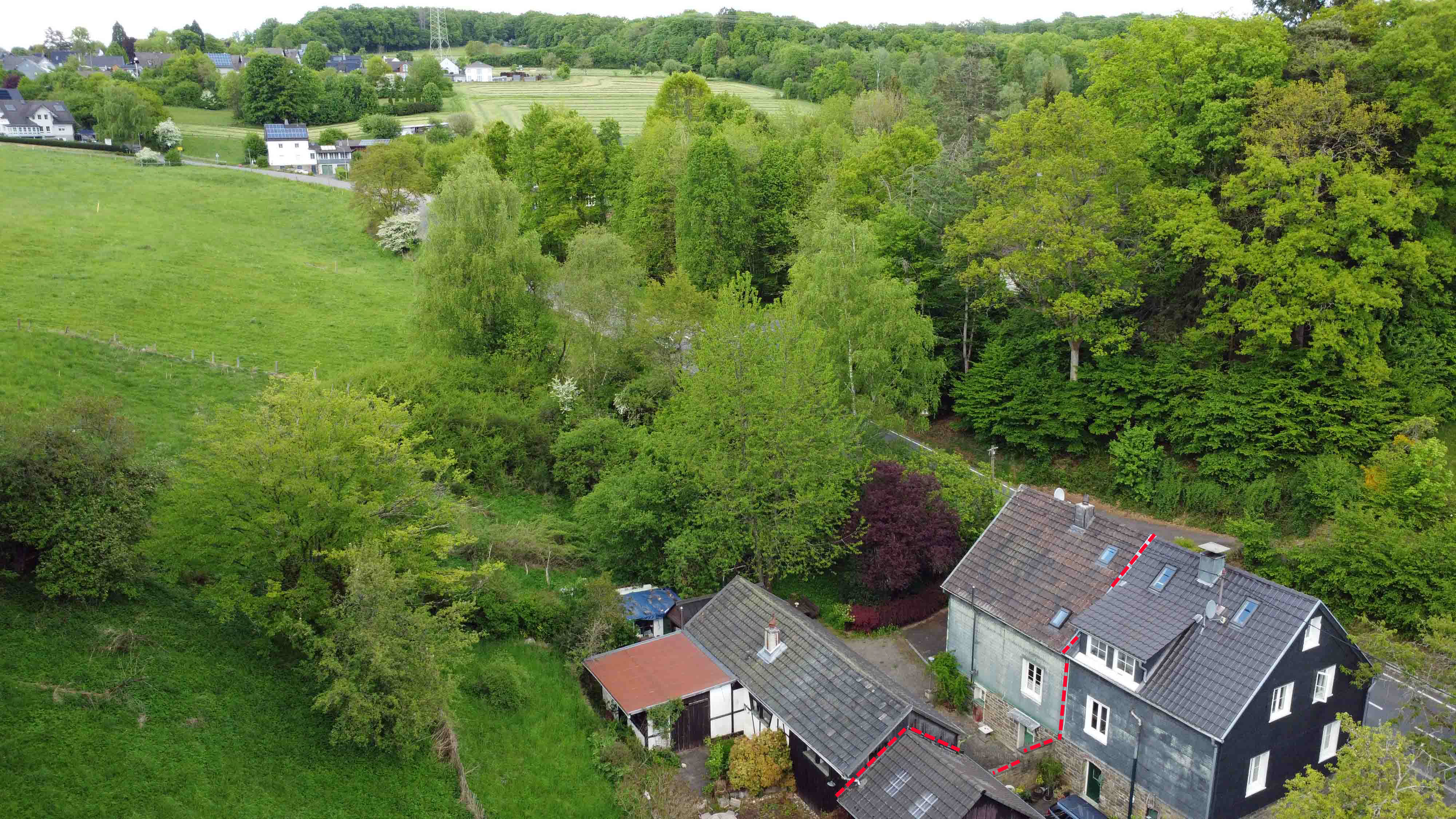 Wiehl-Mühlhausen: Künstler-Fachwerkhaus mit Atelier, ...herrlicher Lage im Außenbereich bei Wiehl, 2 km