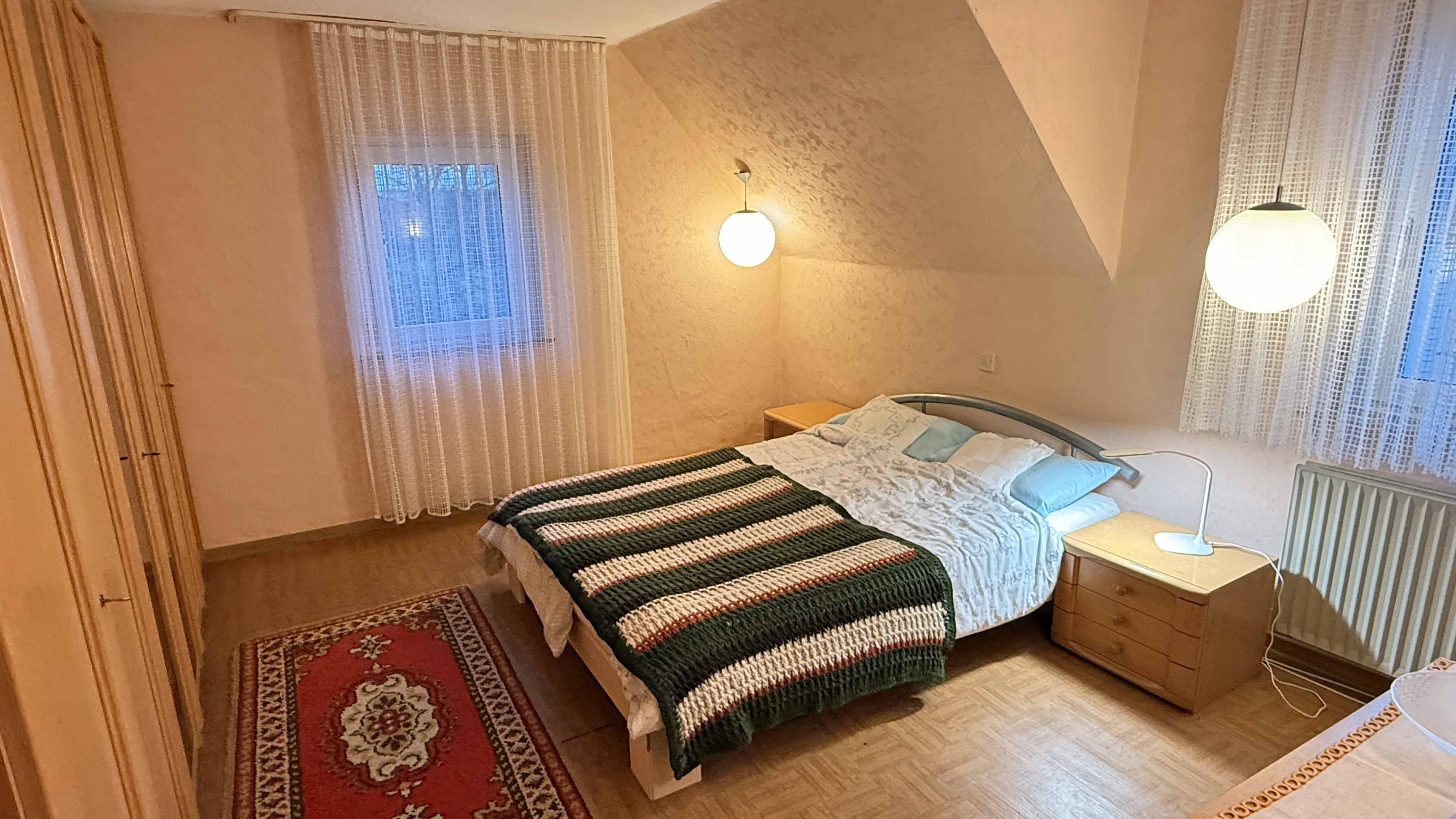 Reichshof-Hahn: Alt, aber gepflegt und lichtdurchflutet, 