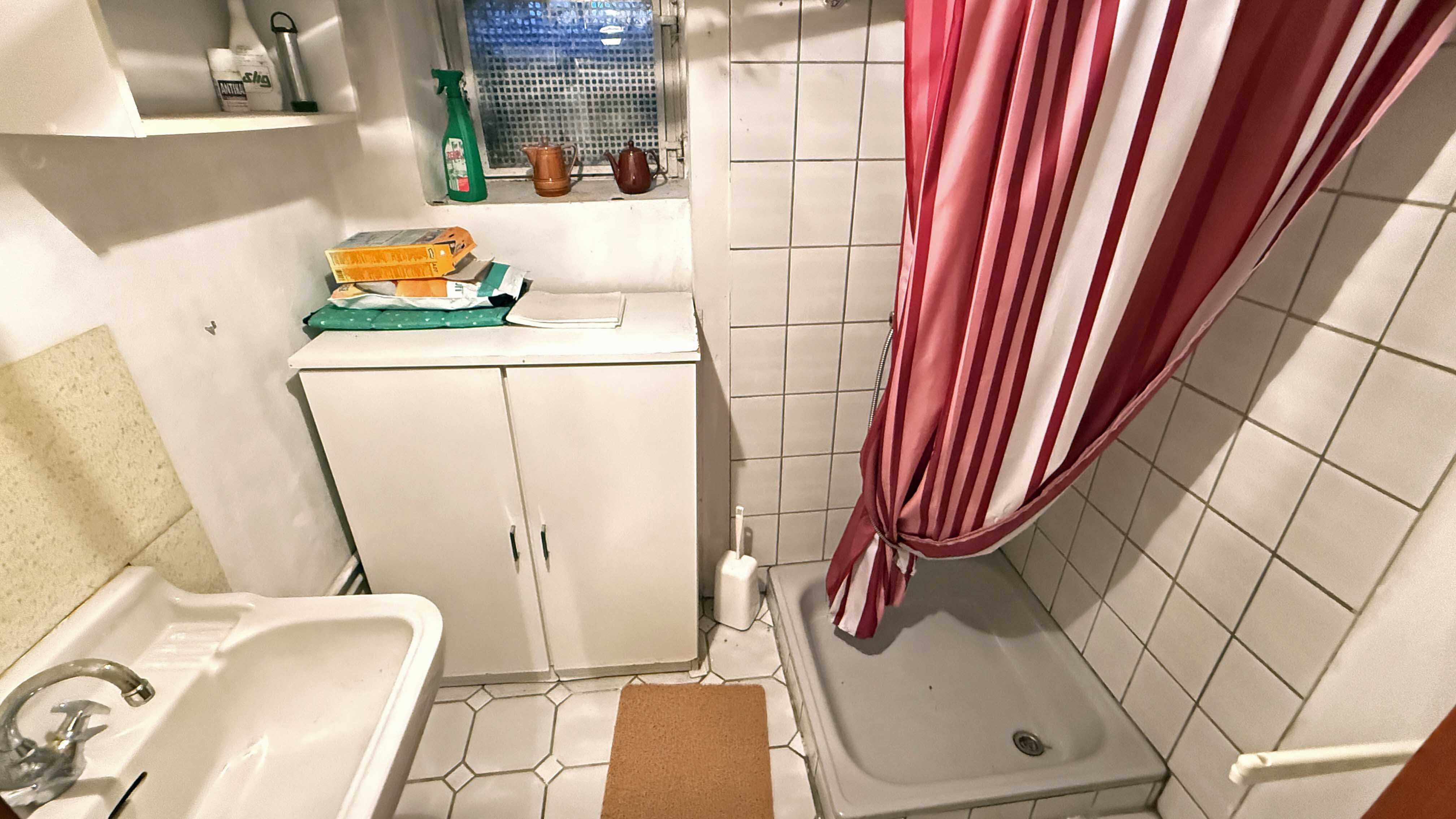 Reichshof-Hahn: Alt, aber gepflegt und lichtdurchflutet, 