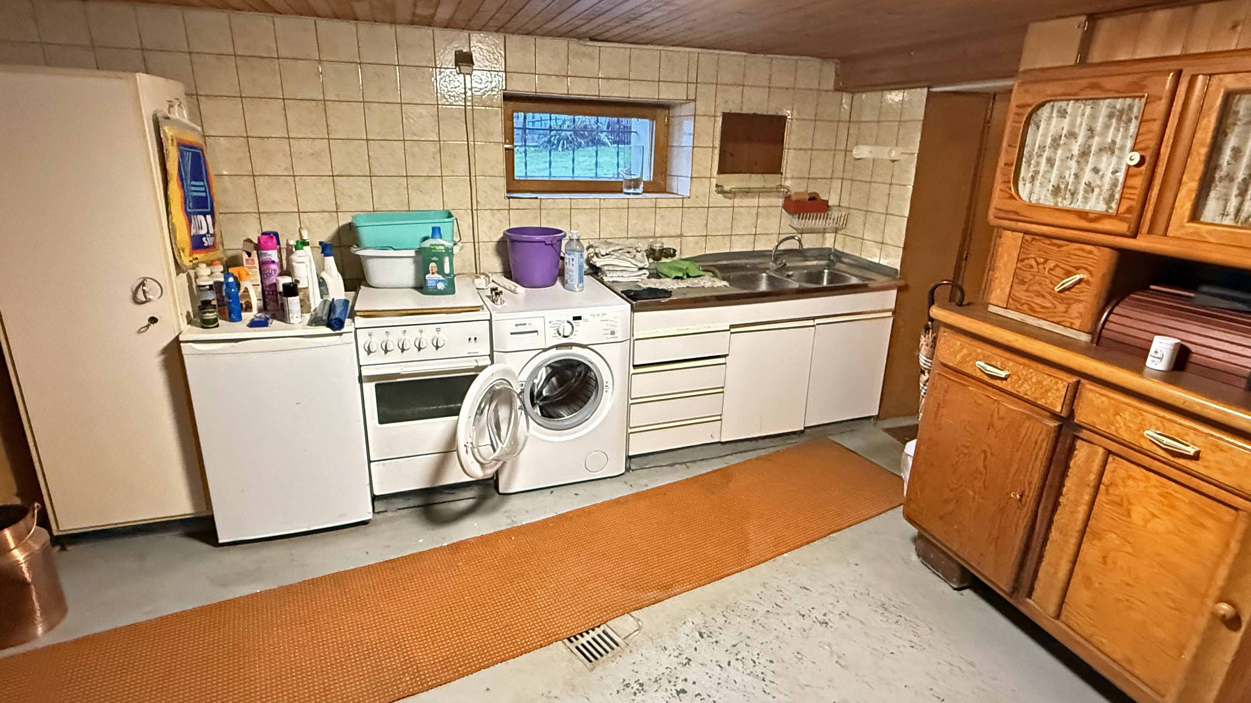 Reichshof-Hahn: Alt, aber gepflegt und lichtdurchflutet, 