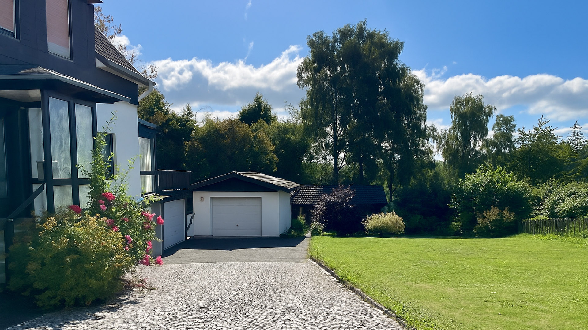 Reichshof-Hahn: Alt, aber gepflegt und lichtdurchflutet, 