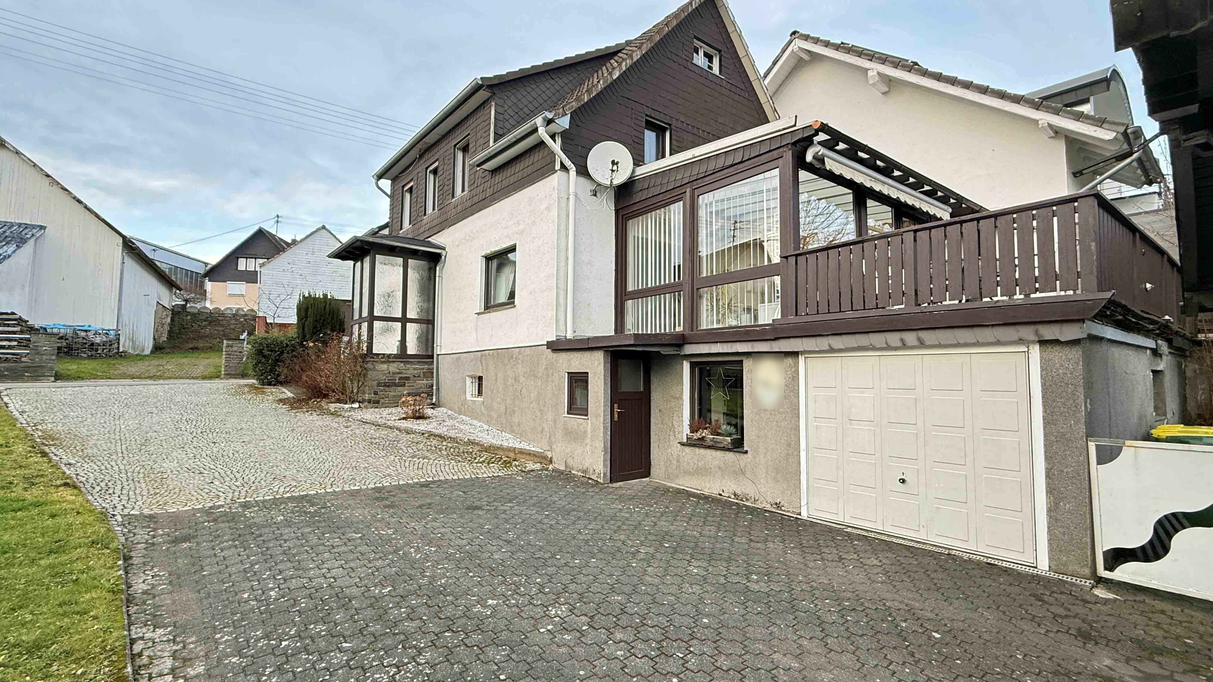 Reichshof-Hahn: Alt, aber gepflegt und lichtdurchflutet, 