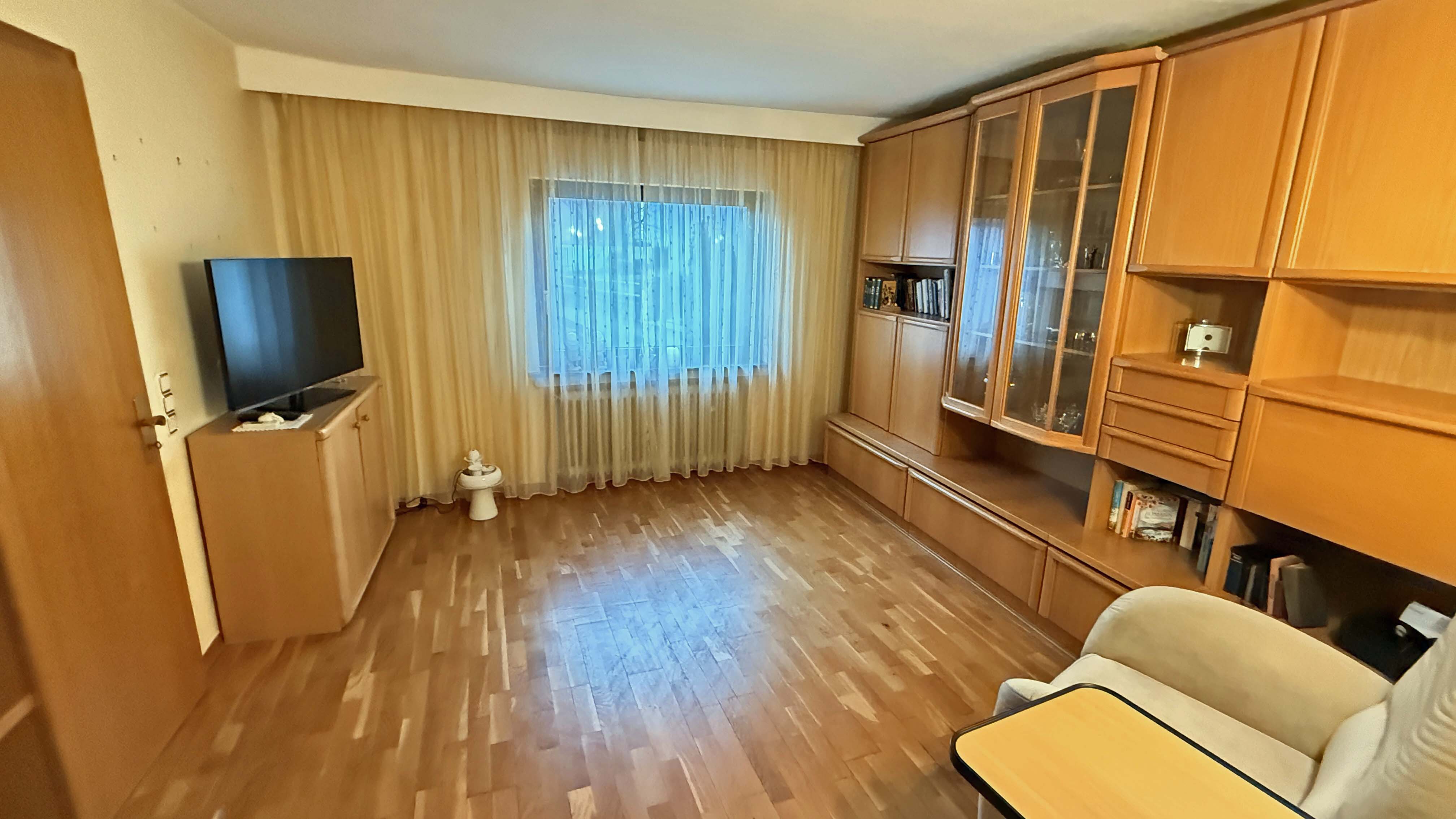 Reichshof-Hahn: Alt, aber gepflegt und lichtdurchflutet, 