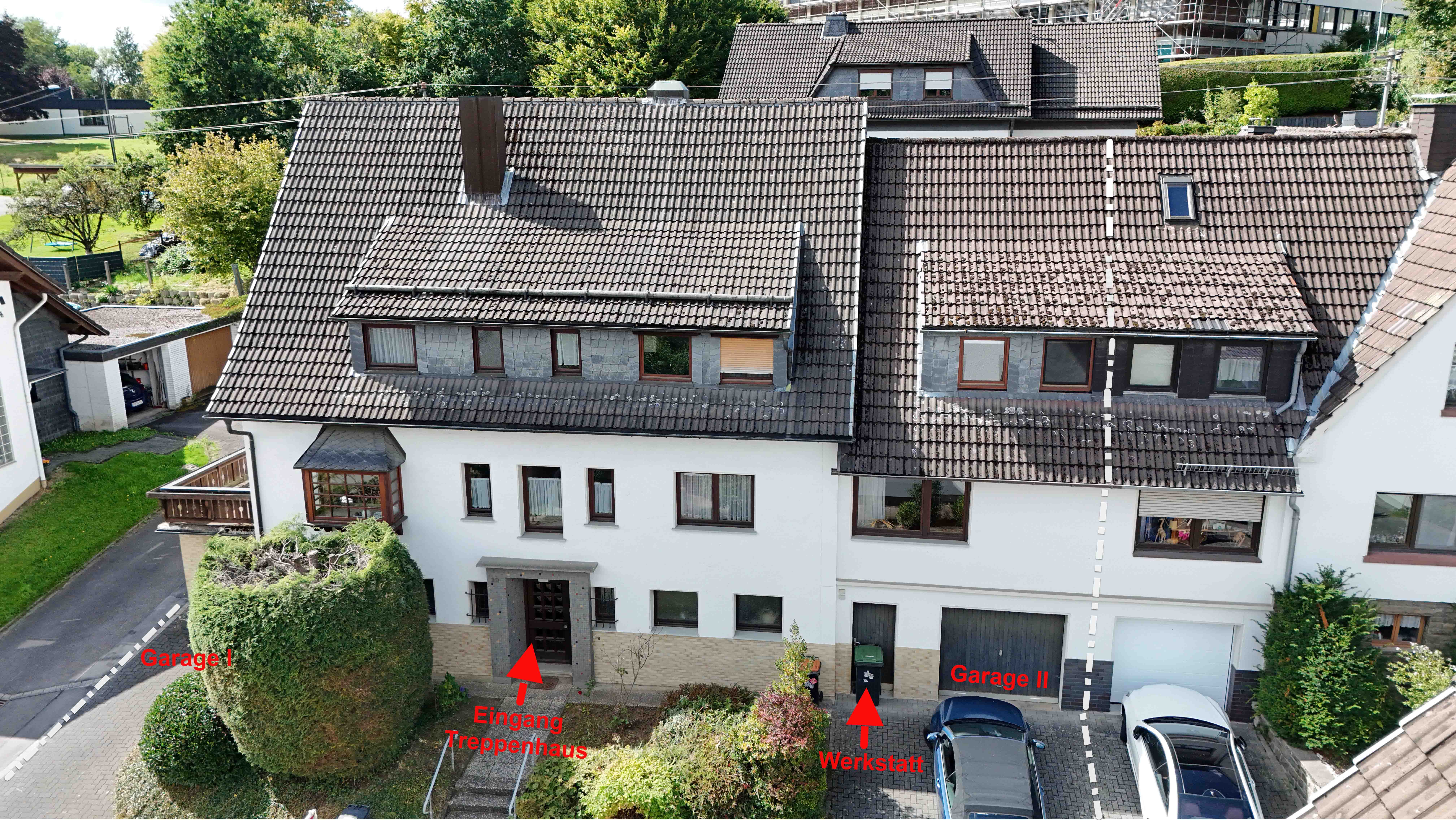 Zum Goldenen Acker - Morsbach: Viel Platz für wenig Geld!, Frontseite: Haupteingang zum Treppenhaus