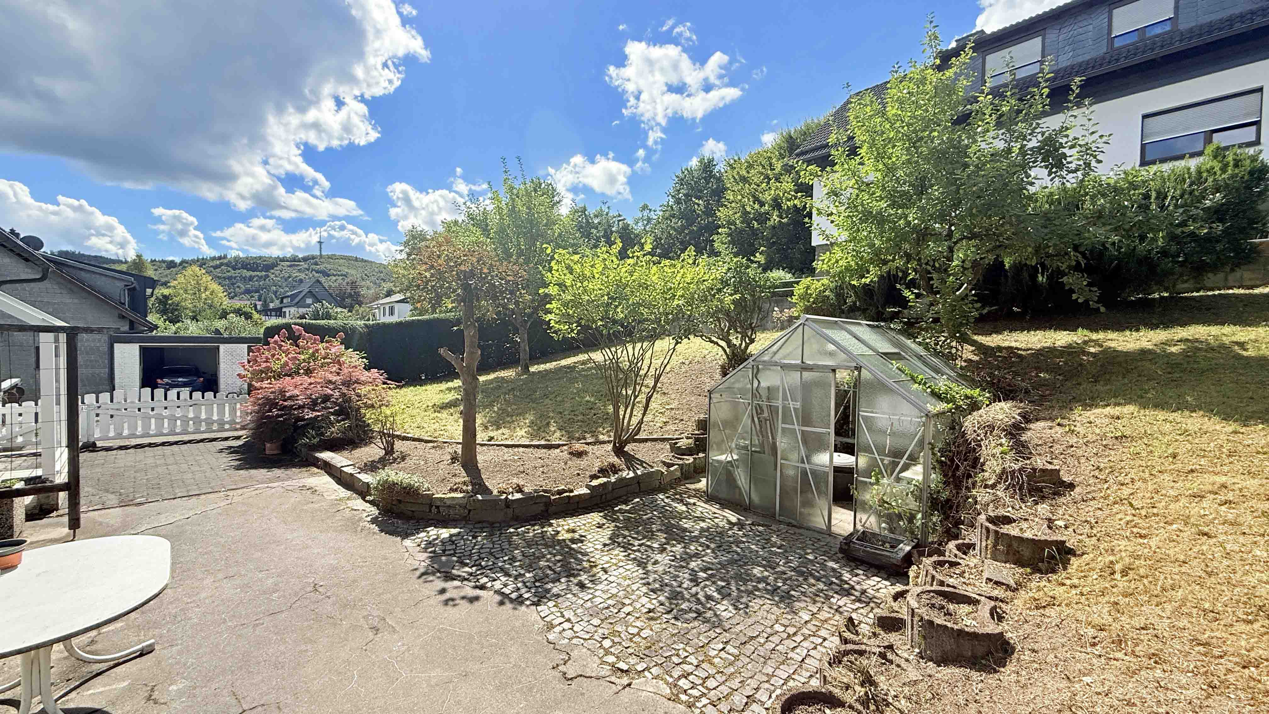 Zum Goldenen Acker - Morsbach: Viel Platz für wenig Geld!, ...mit Terrasse und Gewächshaus