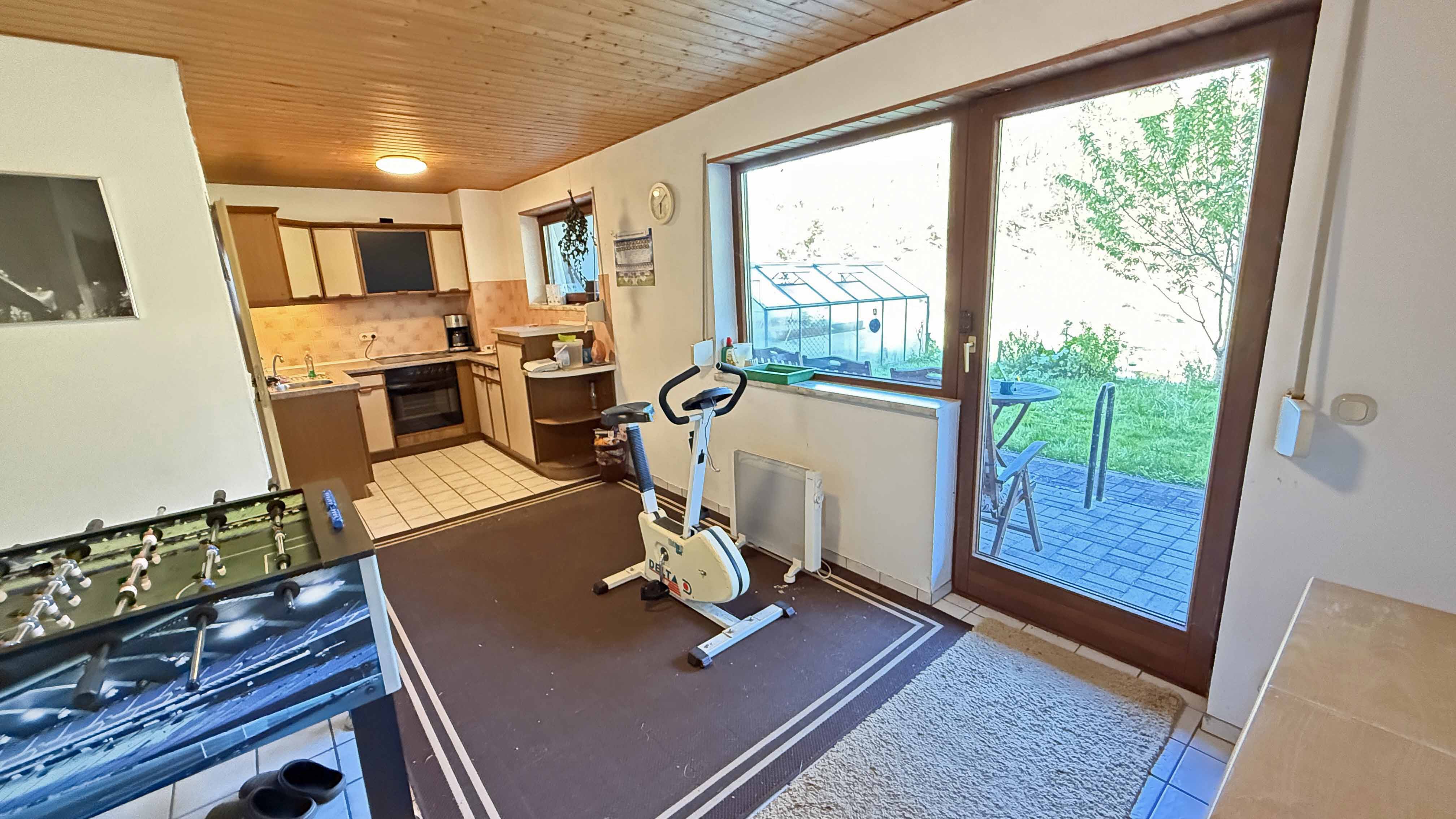 Morsbach-Heide: Einfamiliehaus auf 1.185 m² Gartengrundstück, Einliegerwohnung 50 m² mit Gartenterrasse im UG