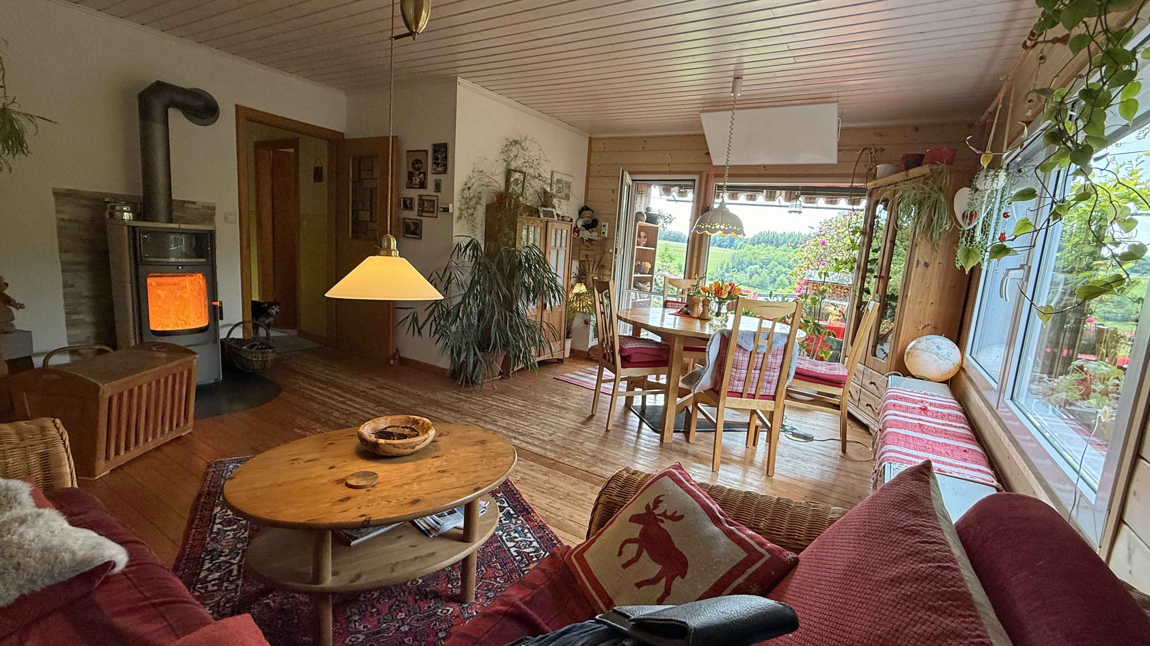 Windeck-Perseifen: Das kleine Paradies in herrlicher Höhen-/Naturlage, gemütliches Wohnzimmer (26 m²) mit Kamin und... 
