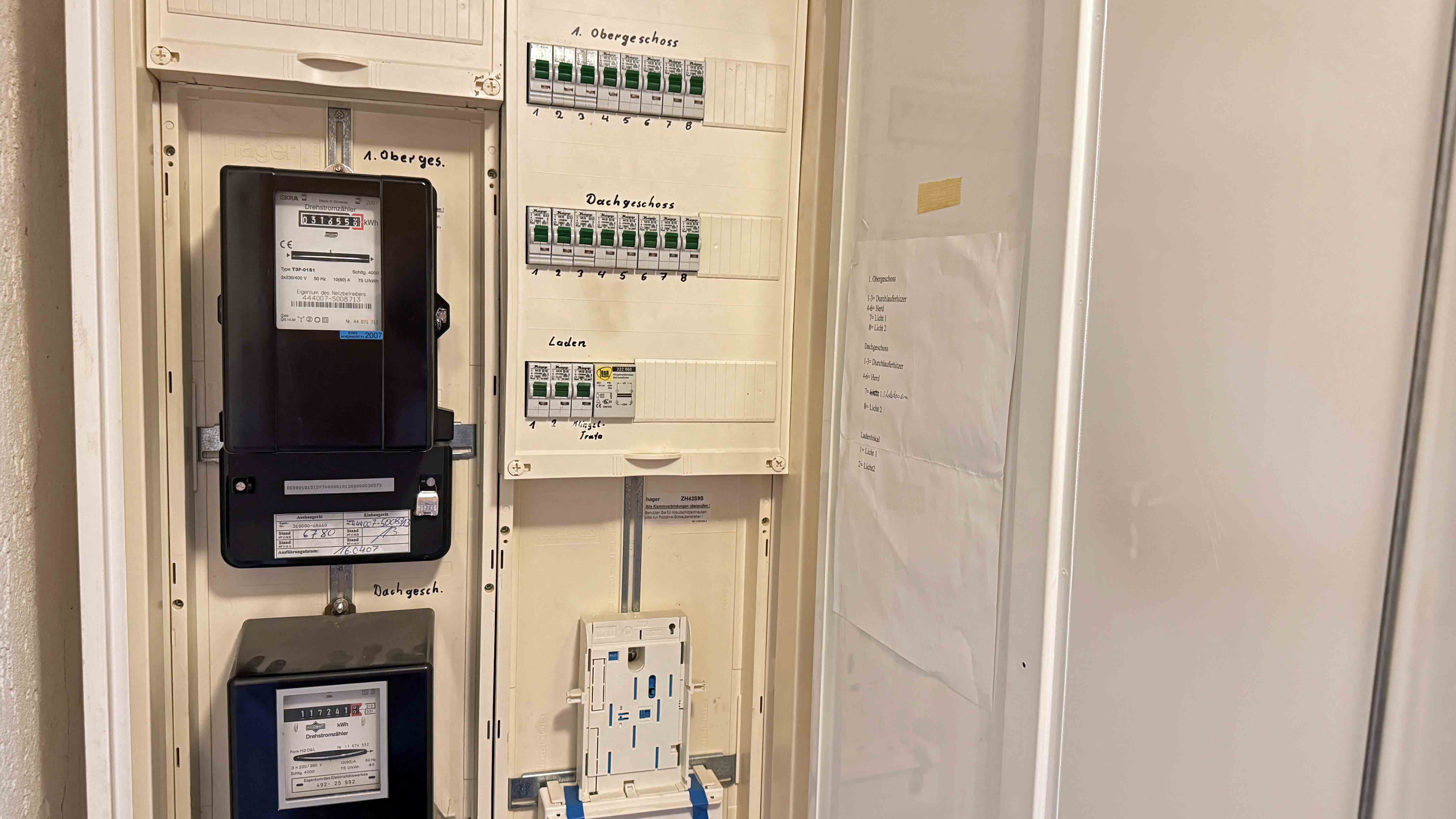 Morsbach: Wohnhaus mit zwei Wohnungen und Ladenlokal, getrennte Stromzähler und...