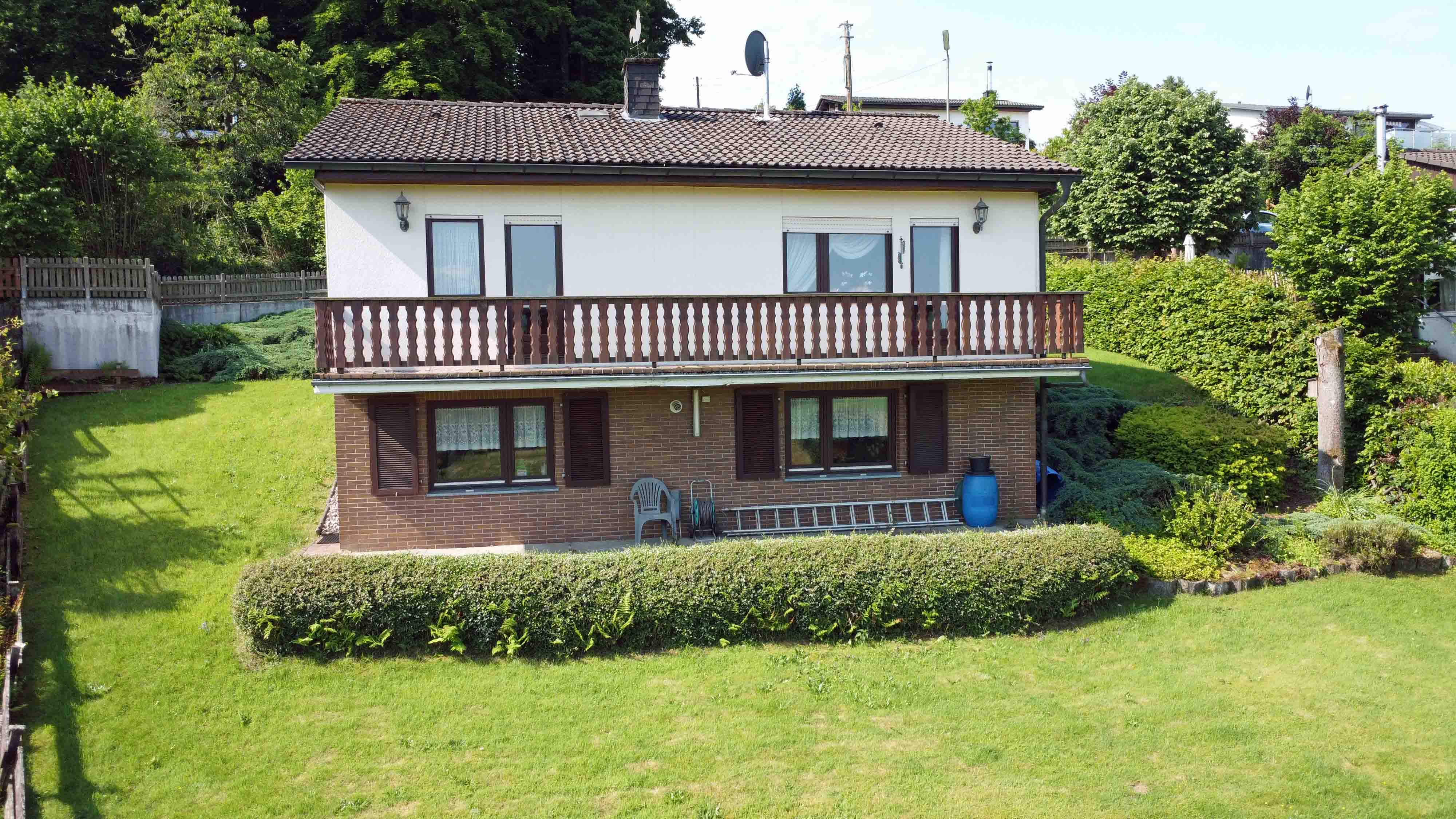 369 2-433 - Morsbach-Amberg: Gepflegtes, kleines Wohnhaus mit Fernblick