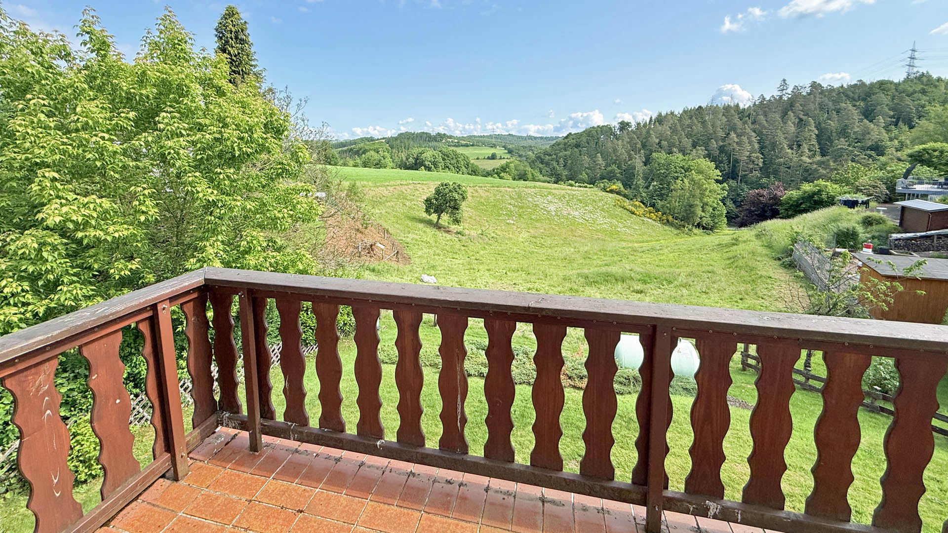 Morsbach-Amberg: Gepflegtes, kleines Wohnhaus mit Fernblick, großer Balkon mit diesem herrlichem Blick und...