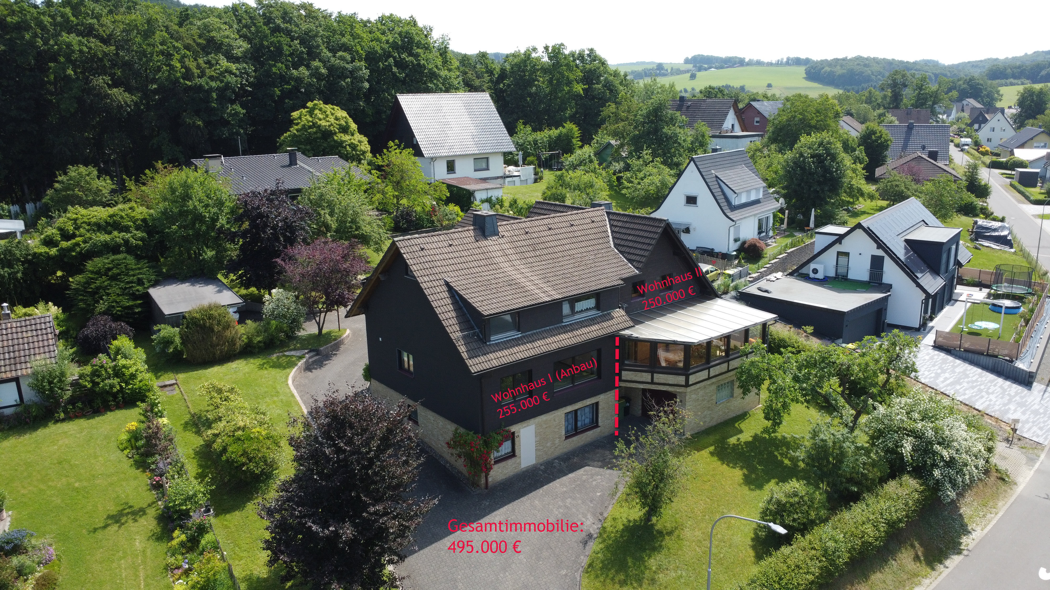 Reichshof-Denklingen: Zweifamilienhaus mit 4 Garagen und Carport, die 3 Kaufoptionen auf einem Blick