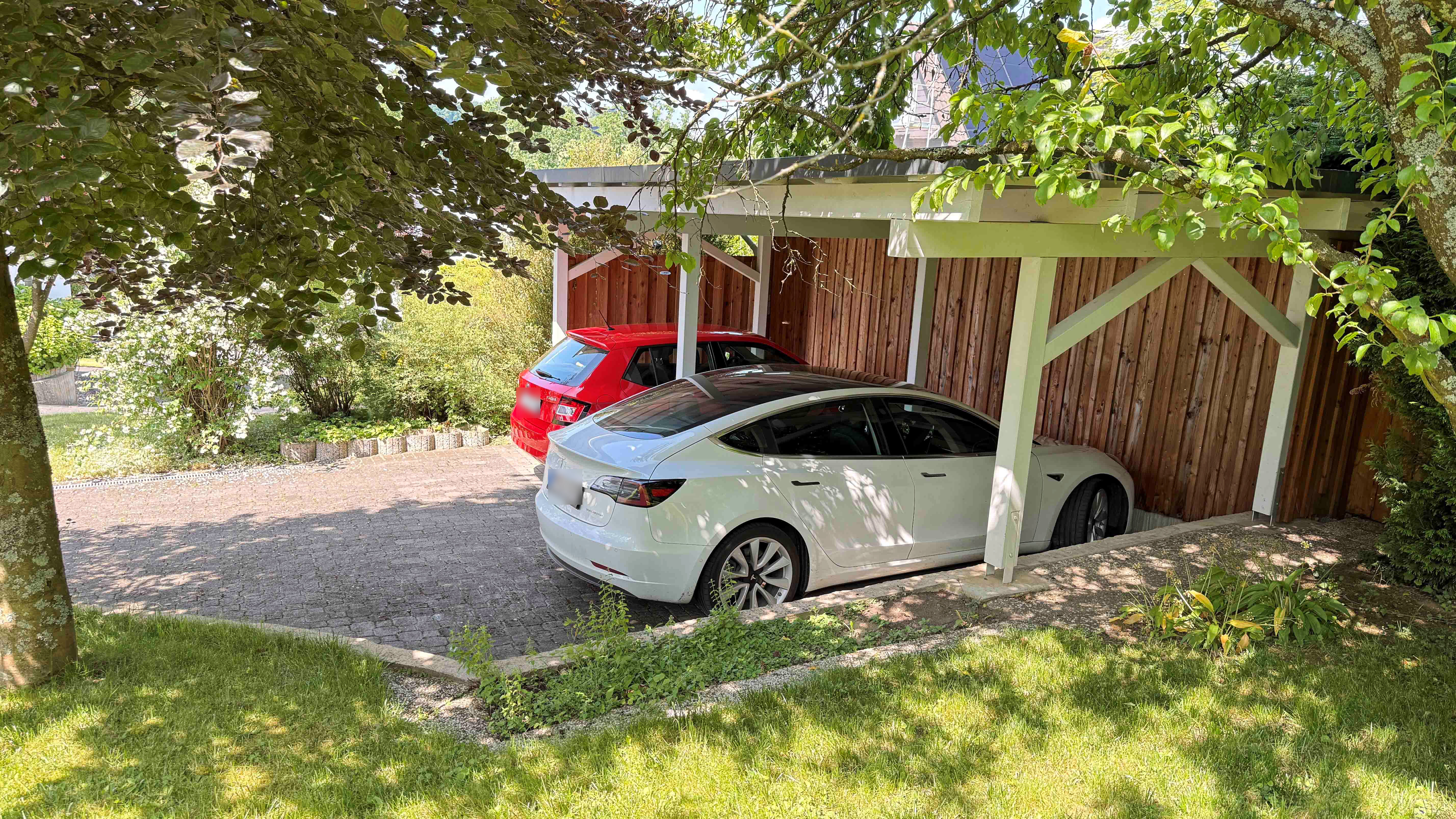 Reichshof-Denklingen: Zweifamilienhaus mit 4 Garagen und Carport, ...Doppelcarport 