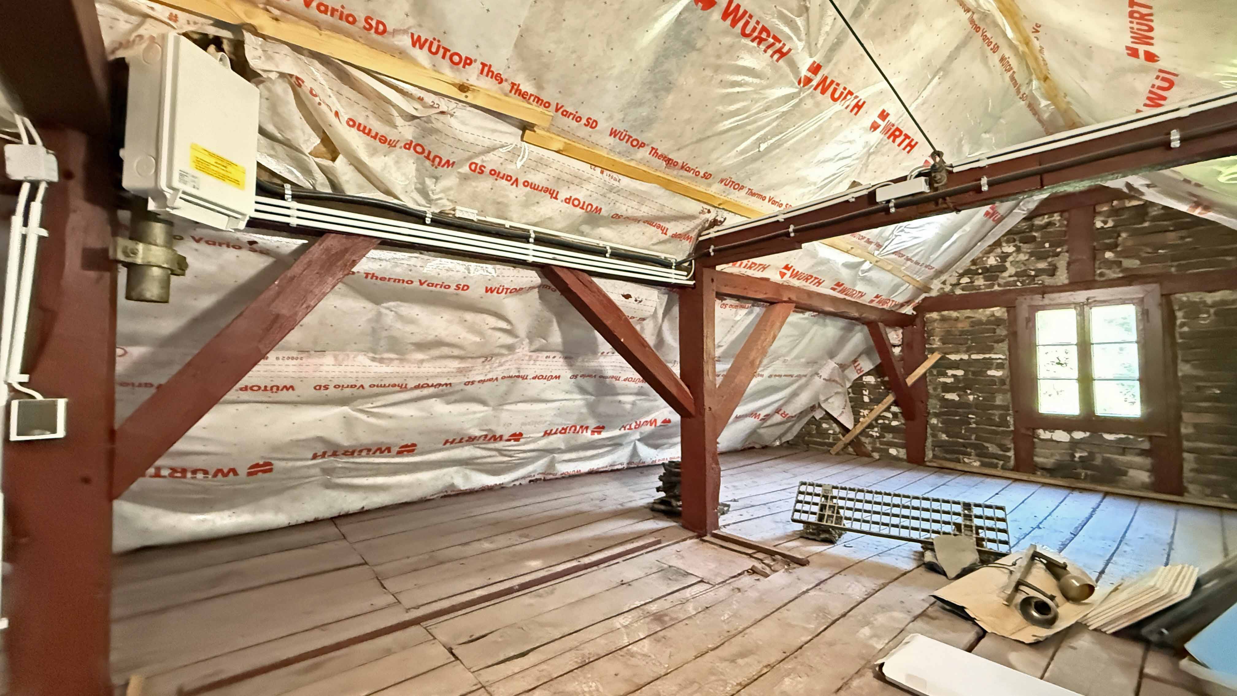 Windeck-Herchen: Komplett renoviert, bezugsfertig, ca. 20 m² Ausbaureserve im gedämmten DG