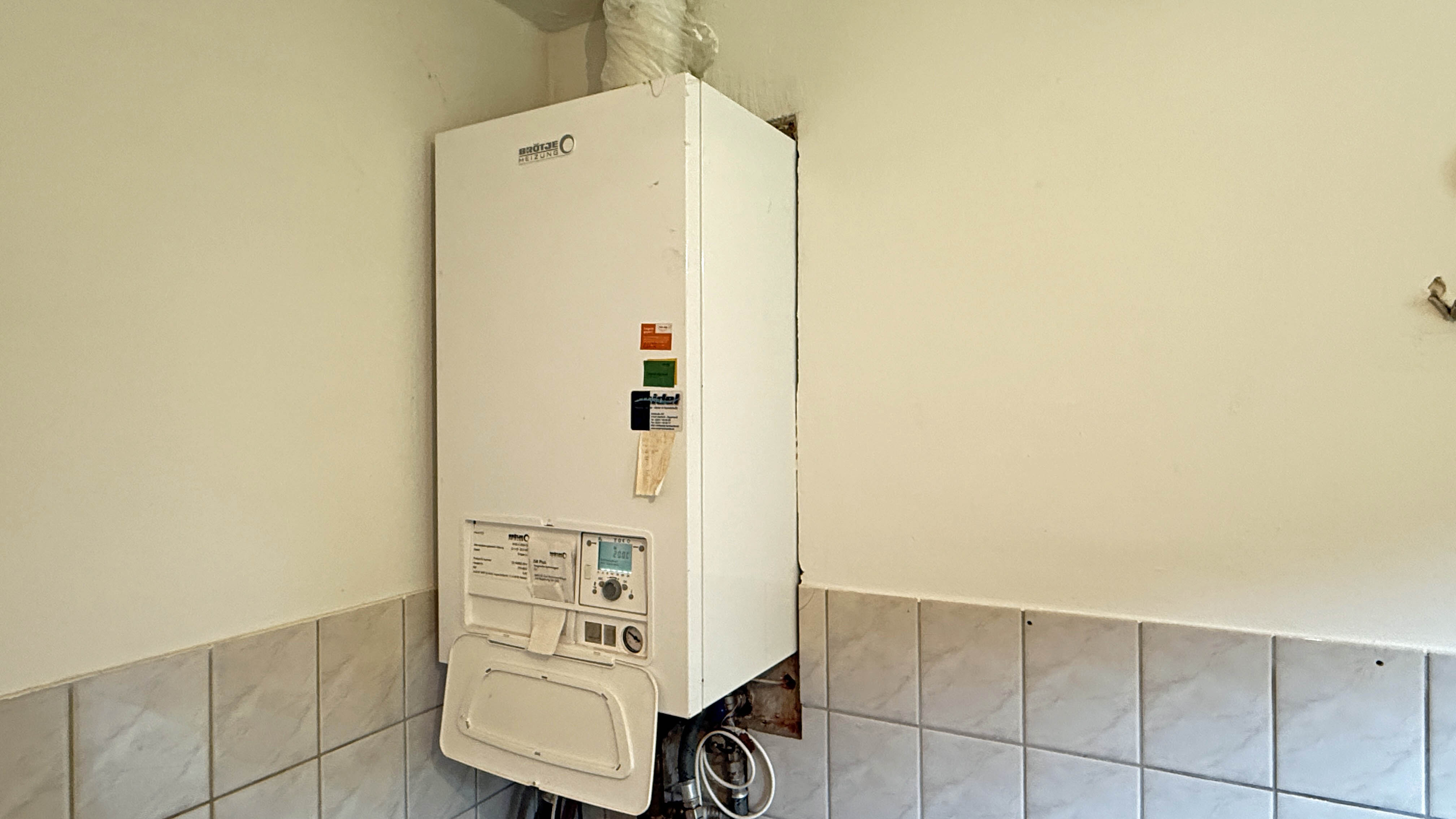 Windeck-Herchen: Komplett renoviert, bezugsfertig, Heizung: moderne Gastherme Bj. 2017