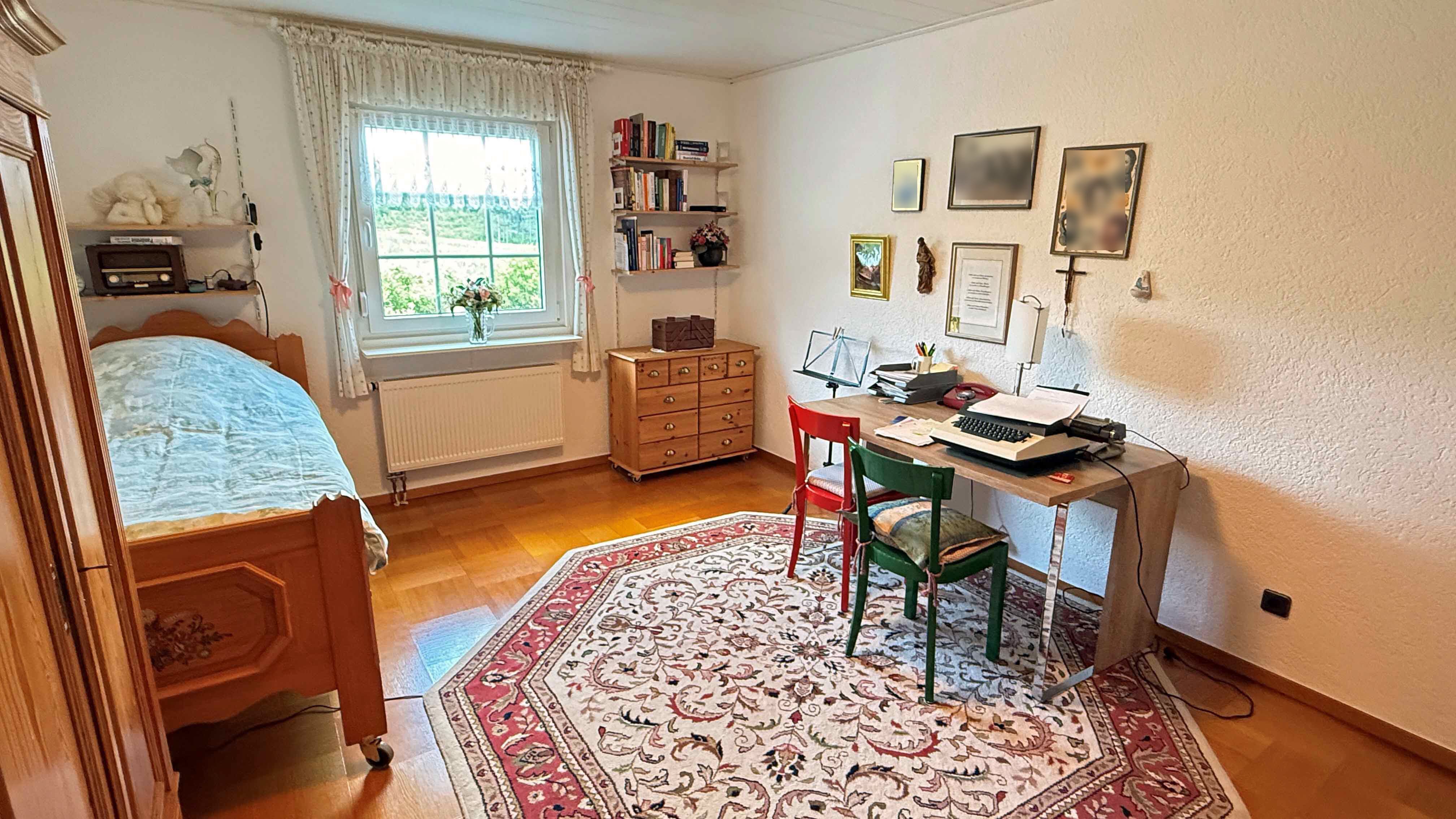 Morsbach-Katzenbach: Gepflegter Bungalow mit großem Garten, eines der zwei Schlafzimmer im EG und...