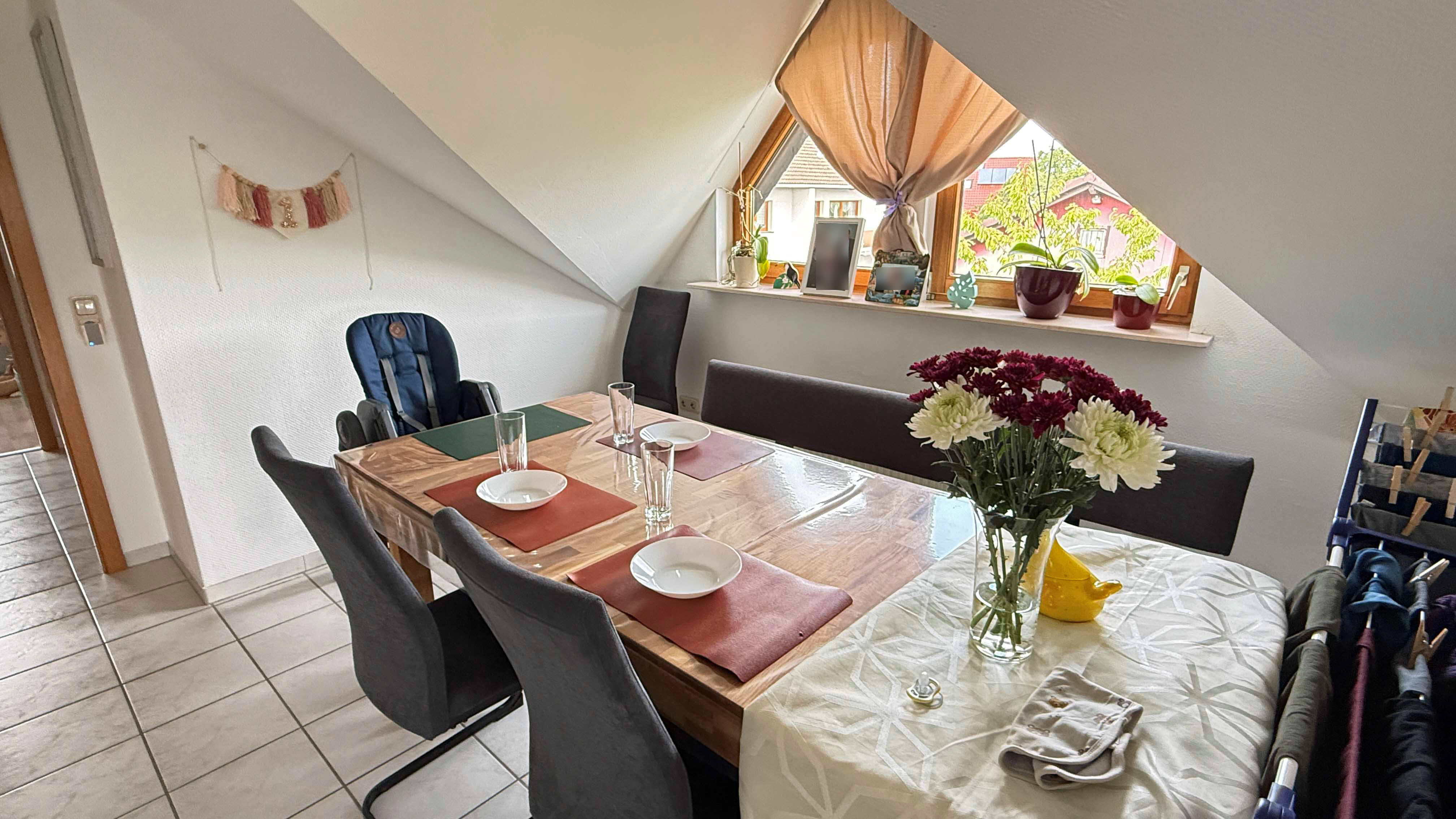 Morsbach-Alzen: 3-Familienhaus - herrlich am Ortsrand gelegen, die Wohnung im DG hat insges. 5 Spitzgauben