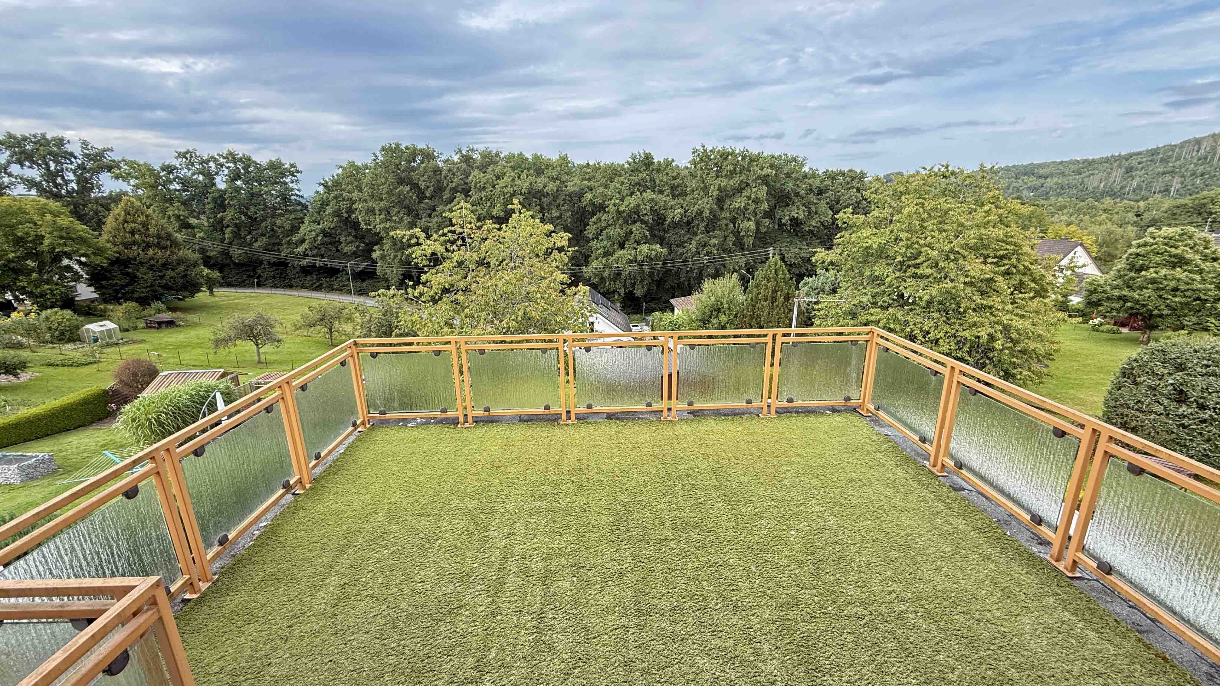 379 2-442 - Wissen: Älteres EFH mit Garten, Garage und Dachterrasse