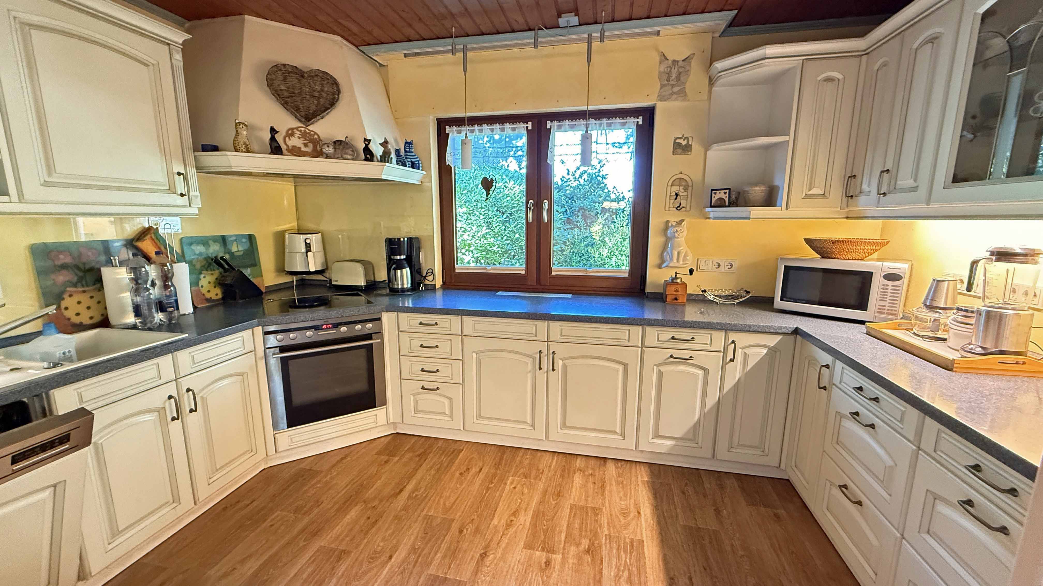 Waldbröl: Perfekt für das Alter - Bungalow nur 100 m vom Zentrum entfernt, Einbauküche (im Kaufpreis enthalten) mit angrenzendem...