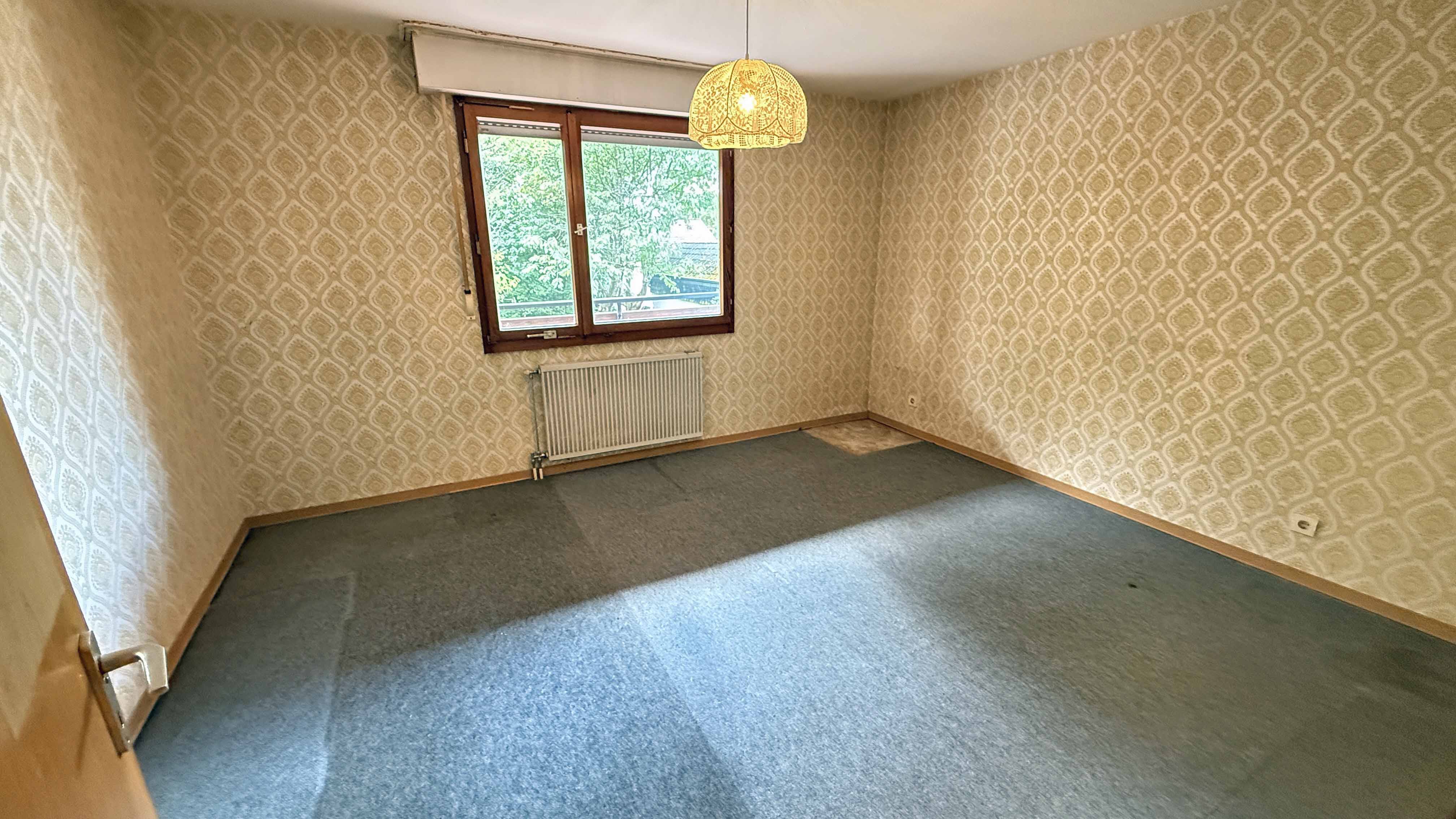 Reichshof-Denklingen: EFH, Baujahr 1974 sucht geschickten Handwerker! , drei Schlafzimmer im EG: 7,5; 10,2 und 16 m²...